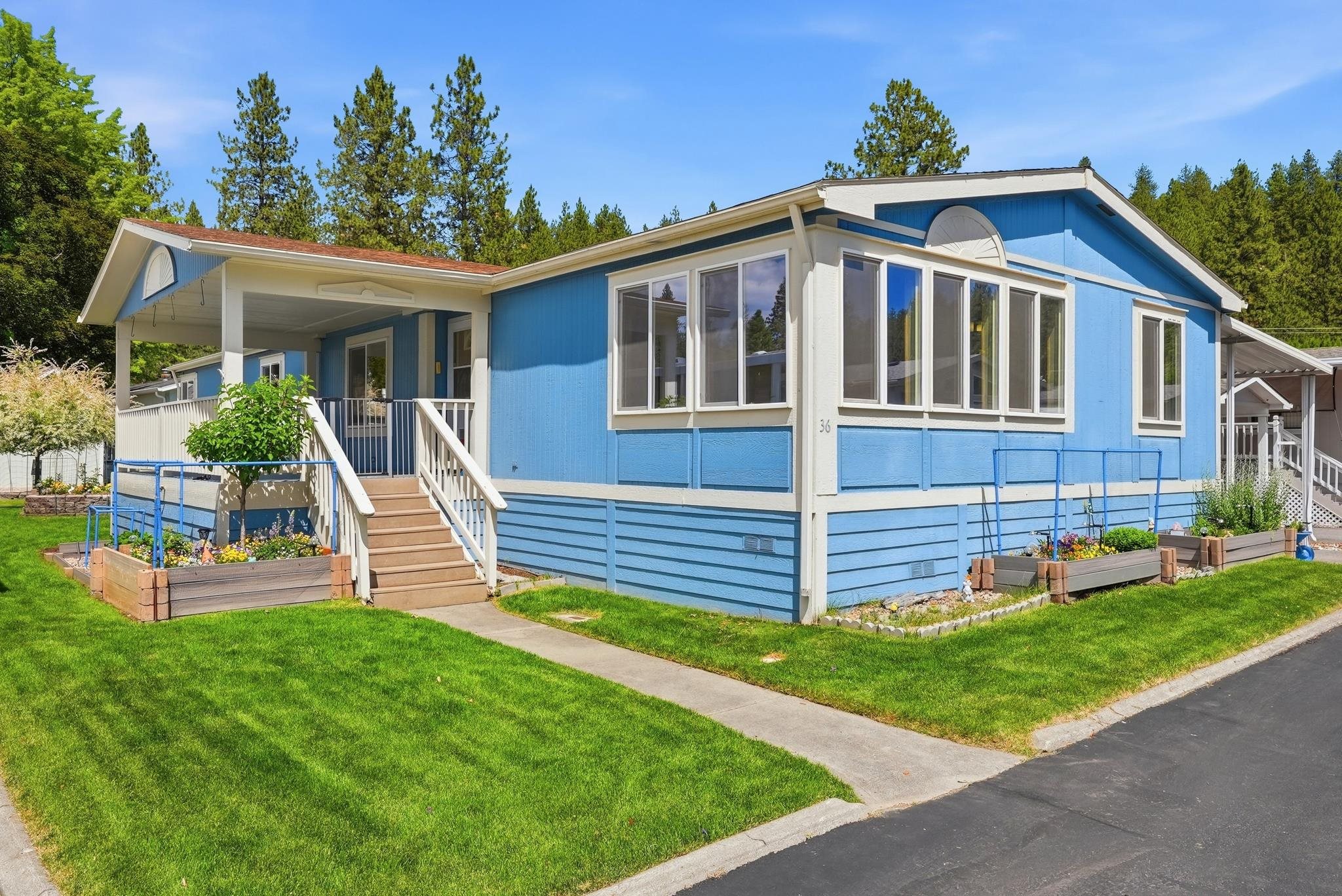 208 S Neyland Ave - Photo 1