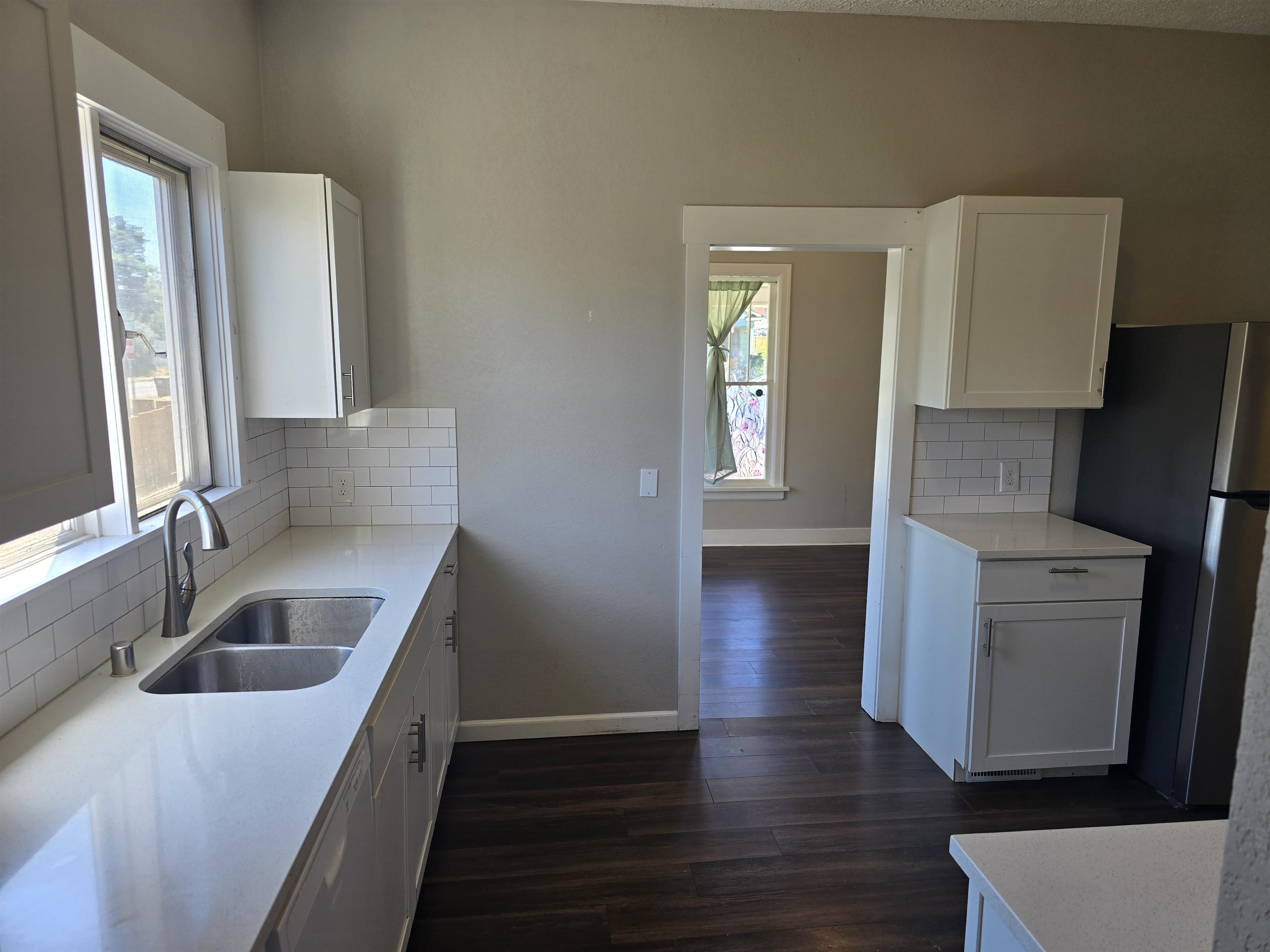 2933 E Wabash St - Photo 7