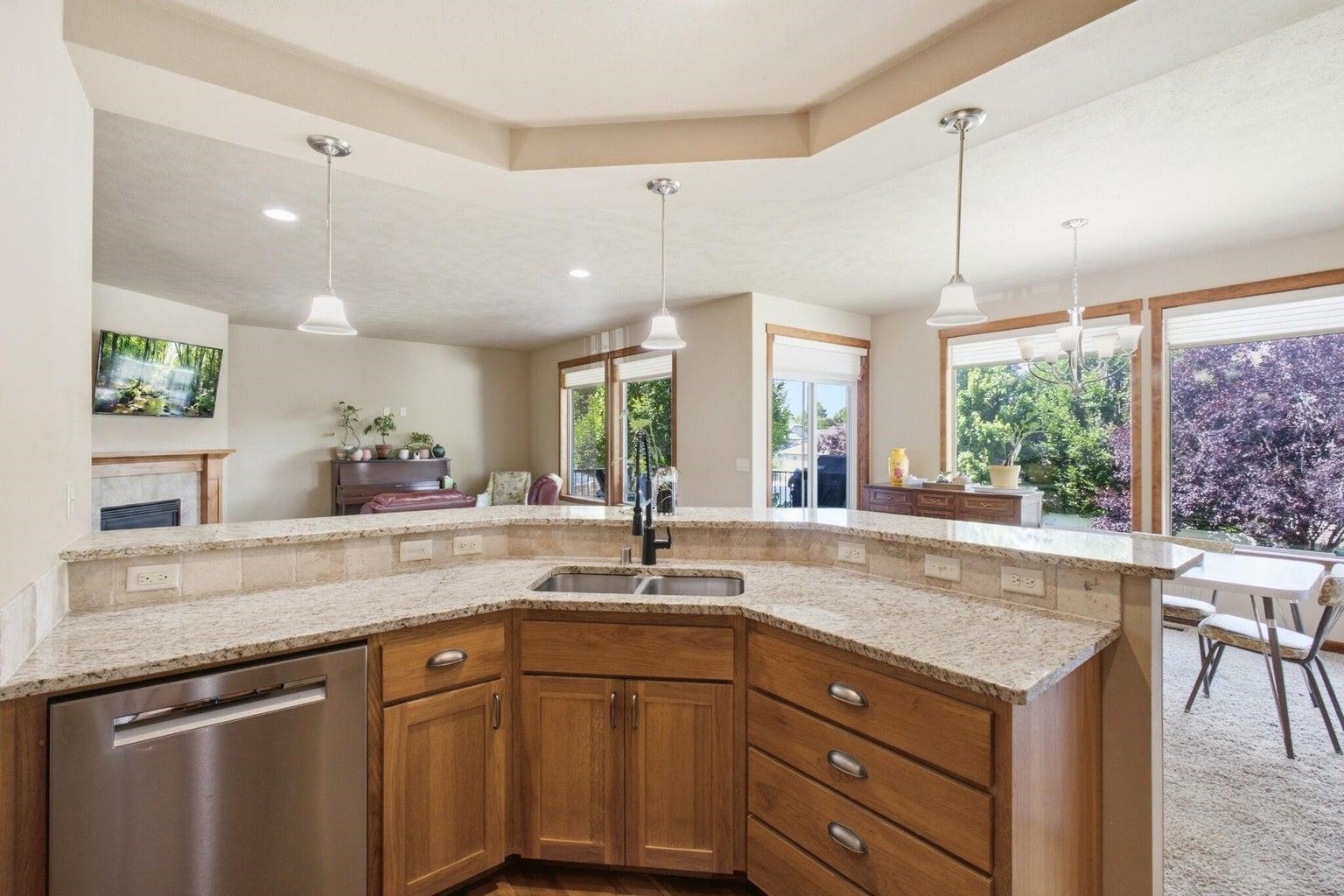 16411 E 10TH Ln - Photo 10