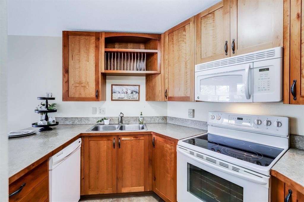 10321 E Main Ave - Photo 2