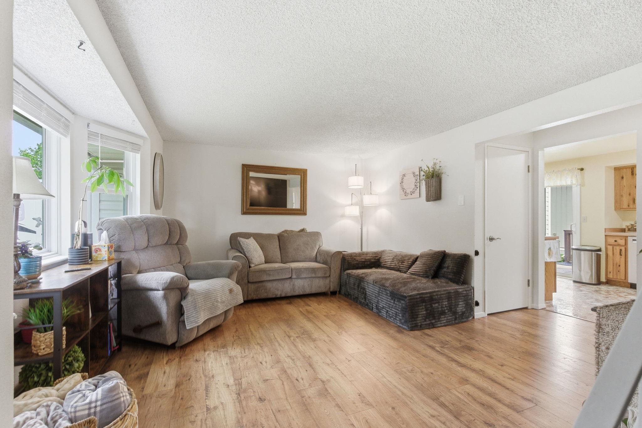 26821 E Eastland Ave - Photo 3