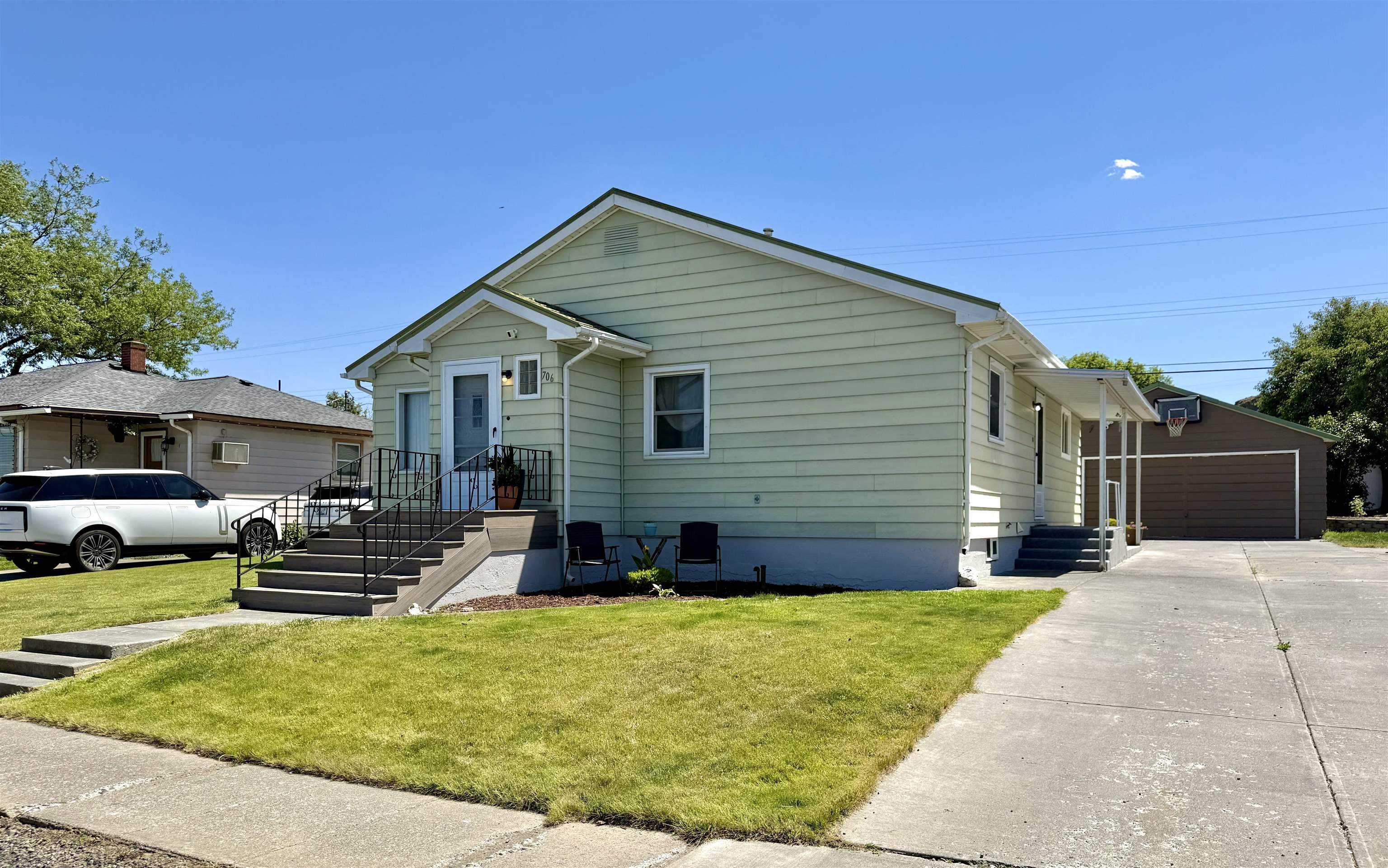706 E 2nd Ave - Photo 32