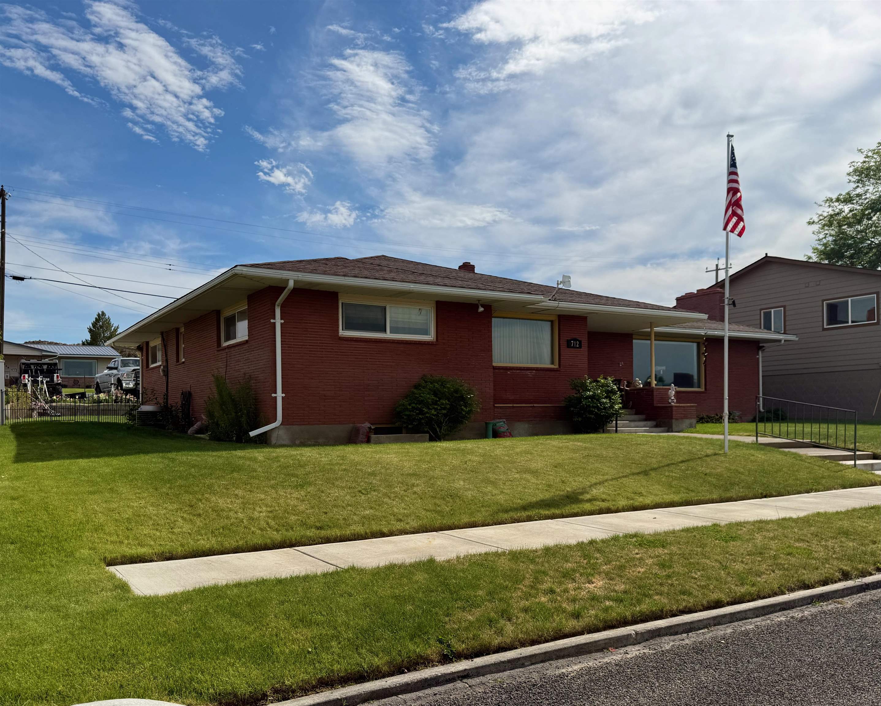712 E 2nd Ave - Photo 18