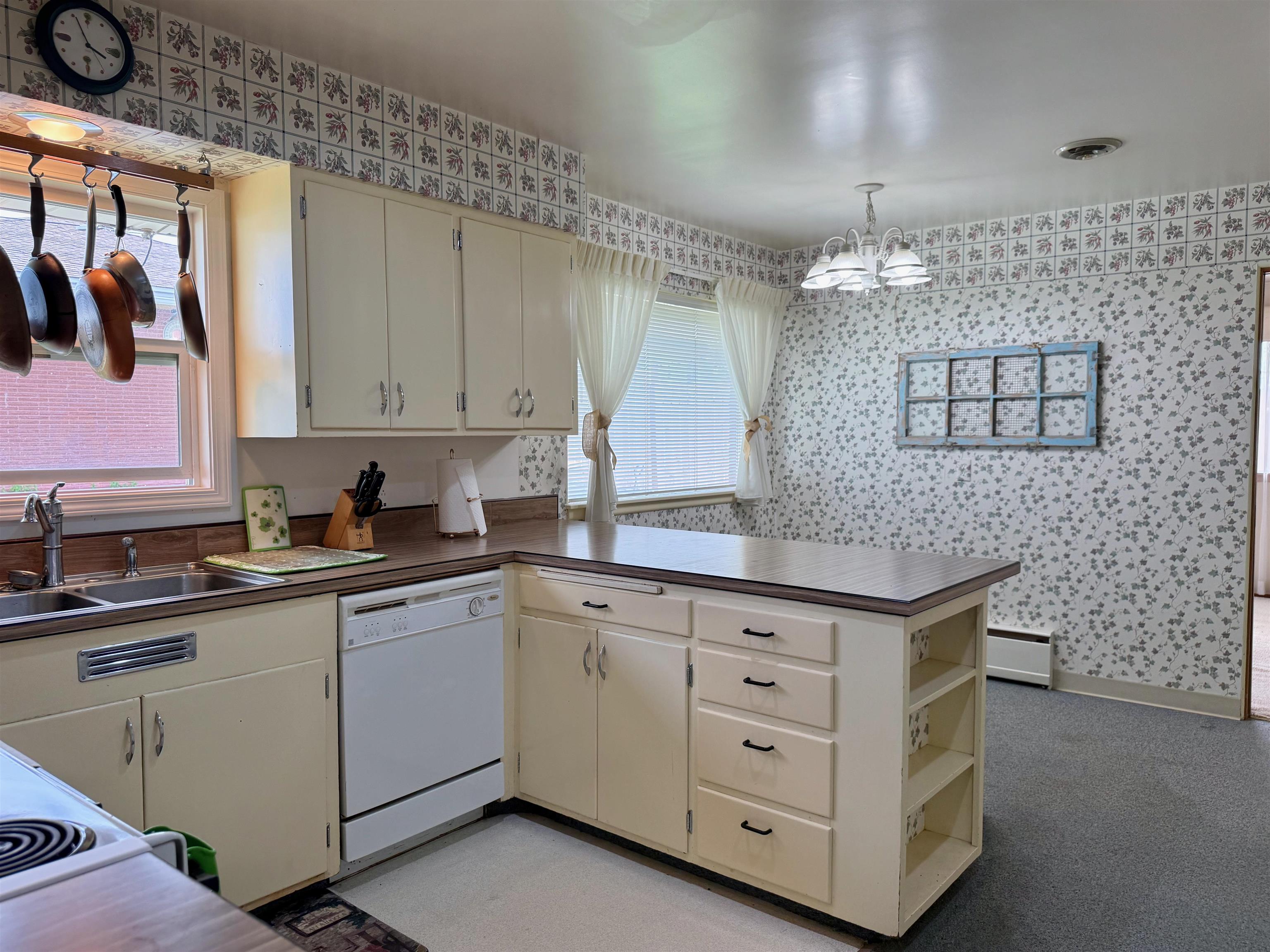 712 E 2nd Ave - Photo 14