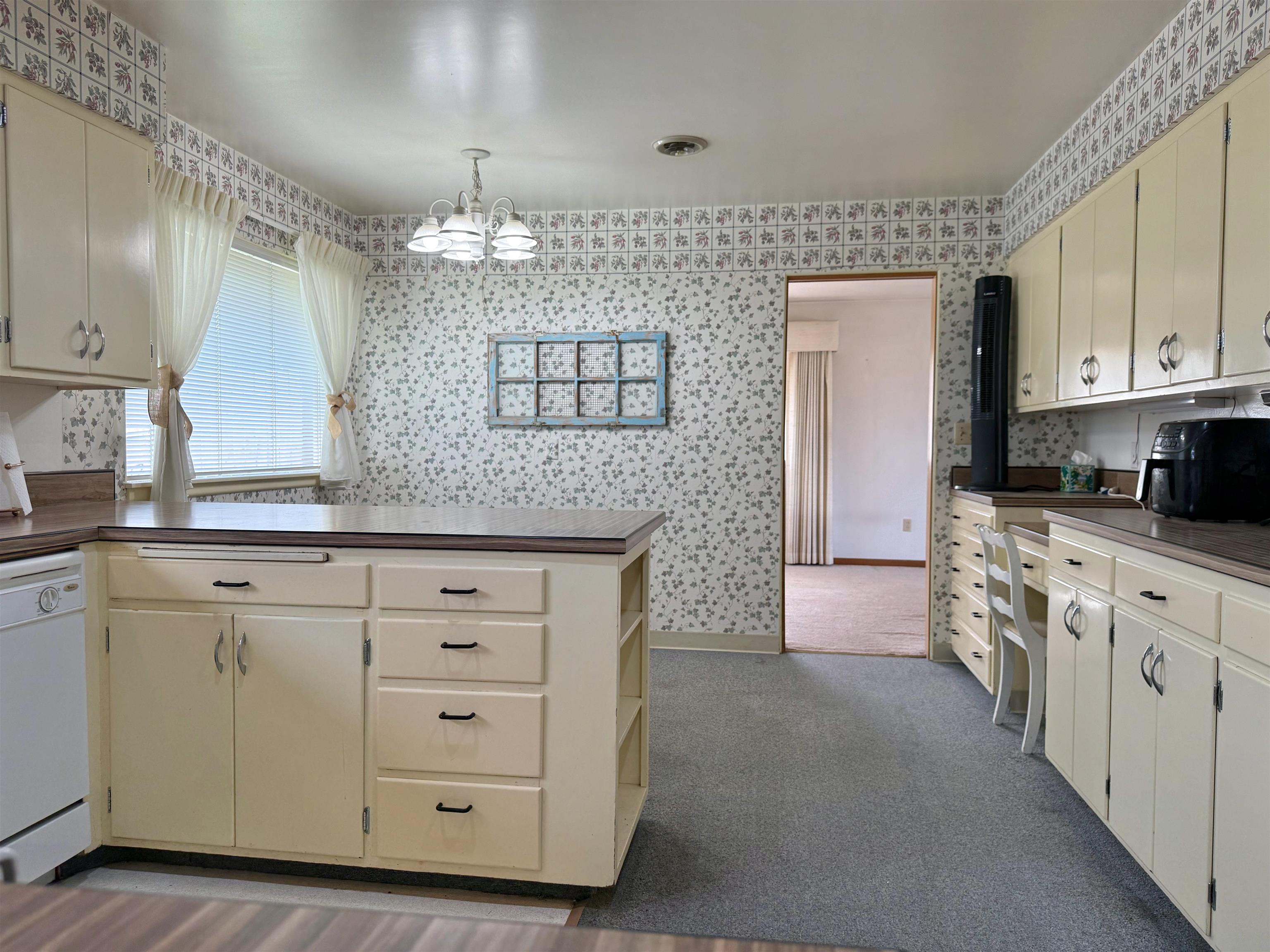 712 E 2nd Ave - Photo 16