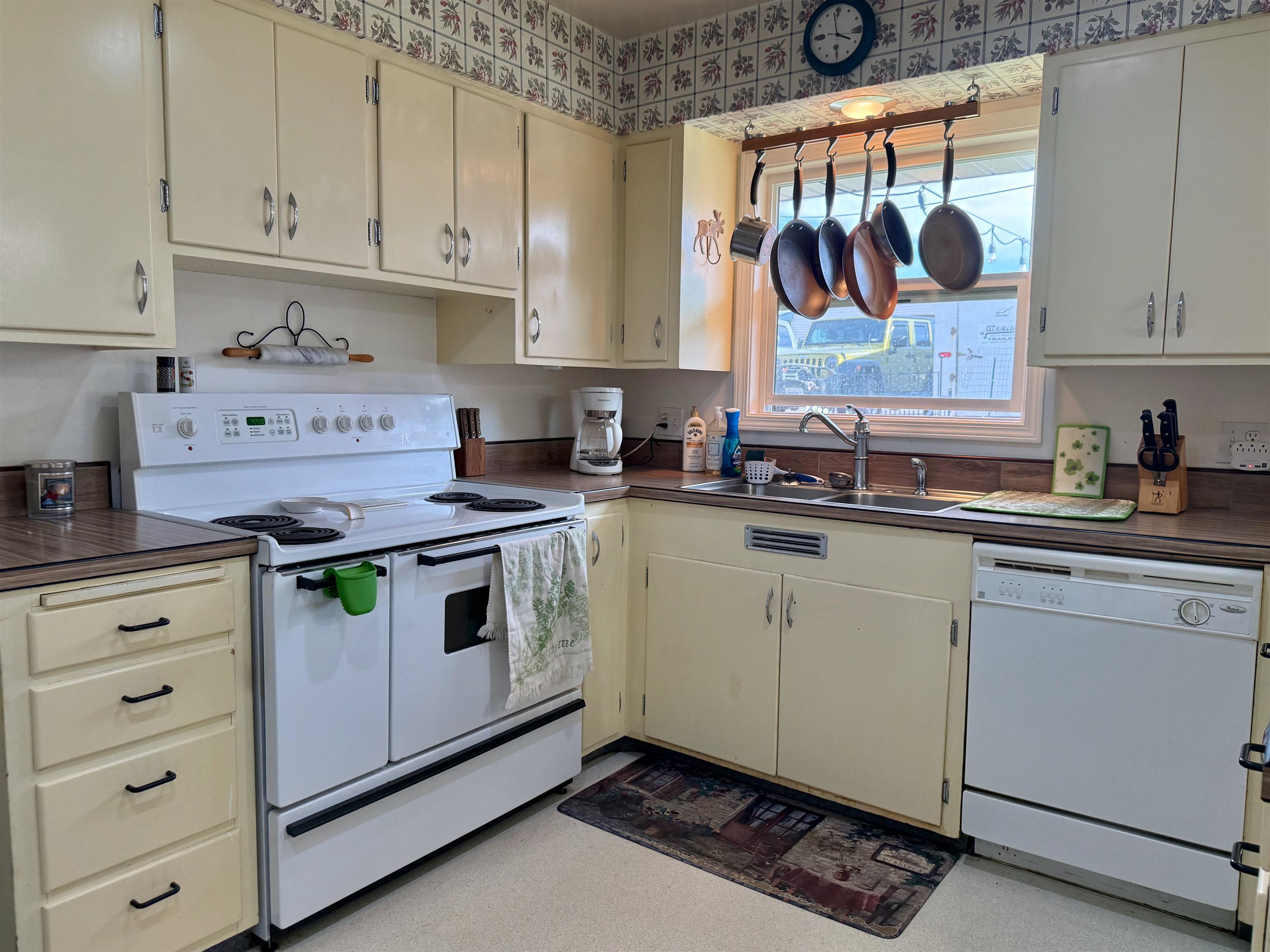 712 E 2nd Ave - Photo 15