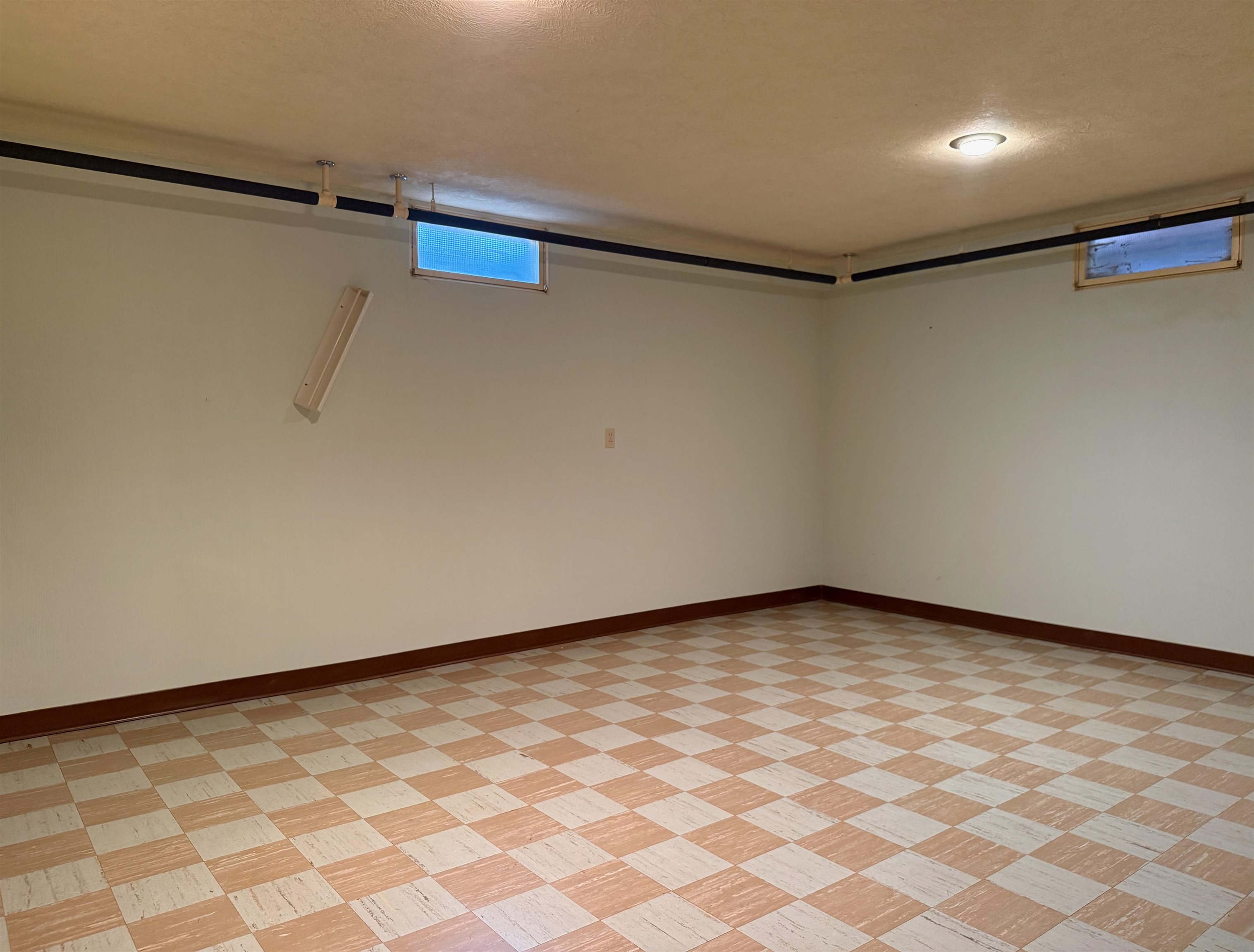 712 E 2nd Ave - Photo 36