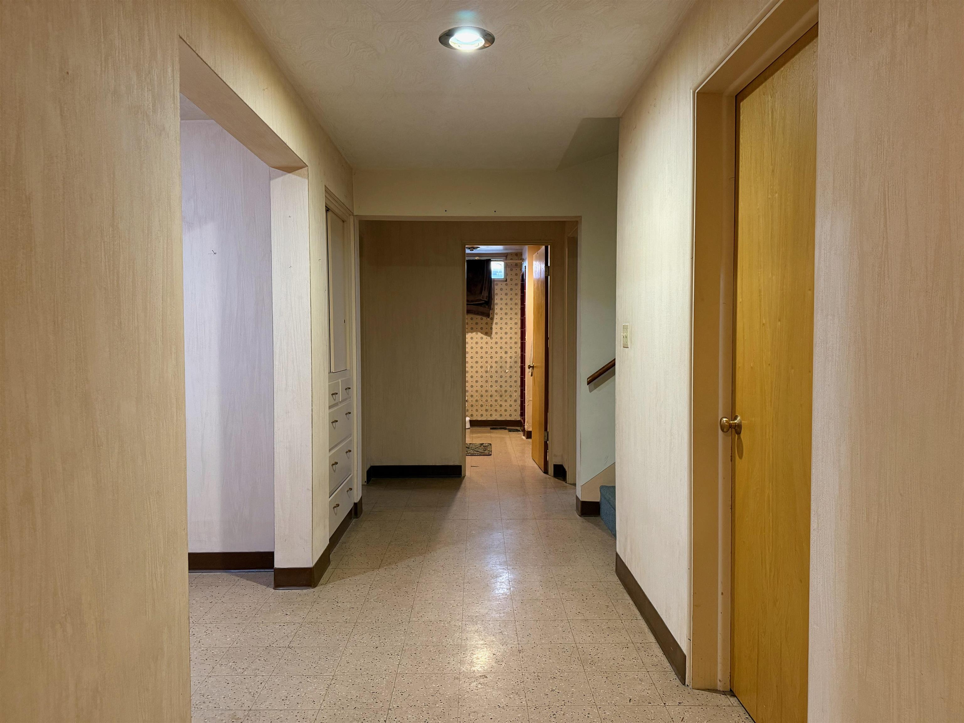 712 E 2nd Ave - Photo 38