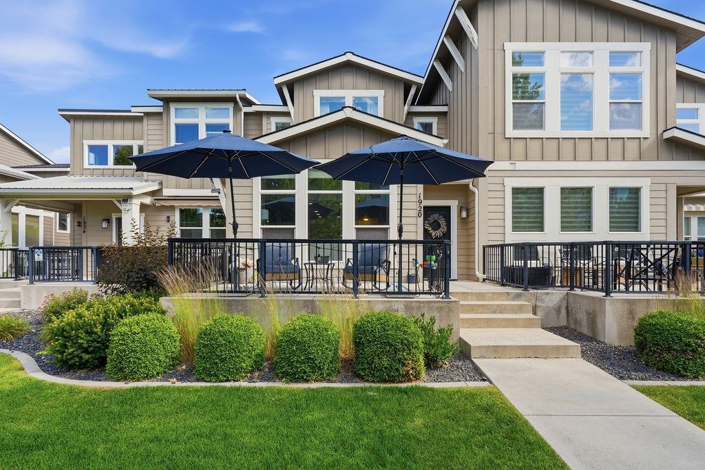 1920 W Summit Pkwy - Photo 1