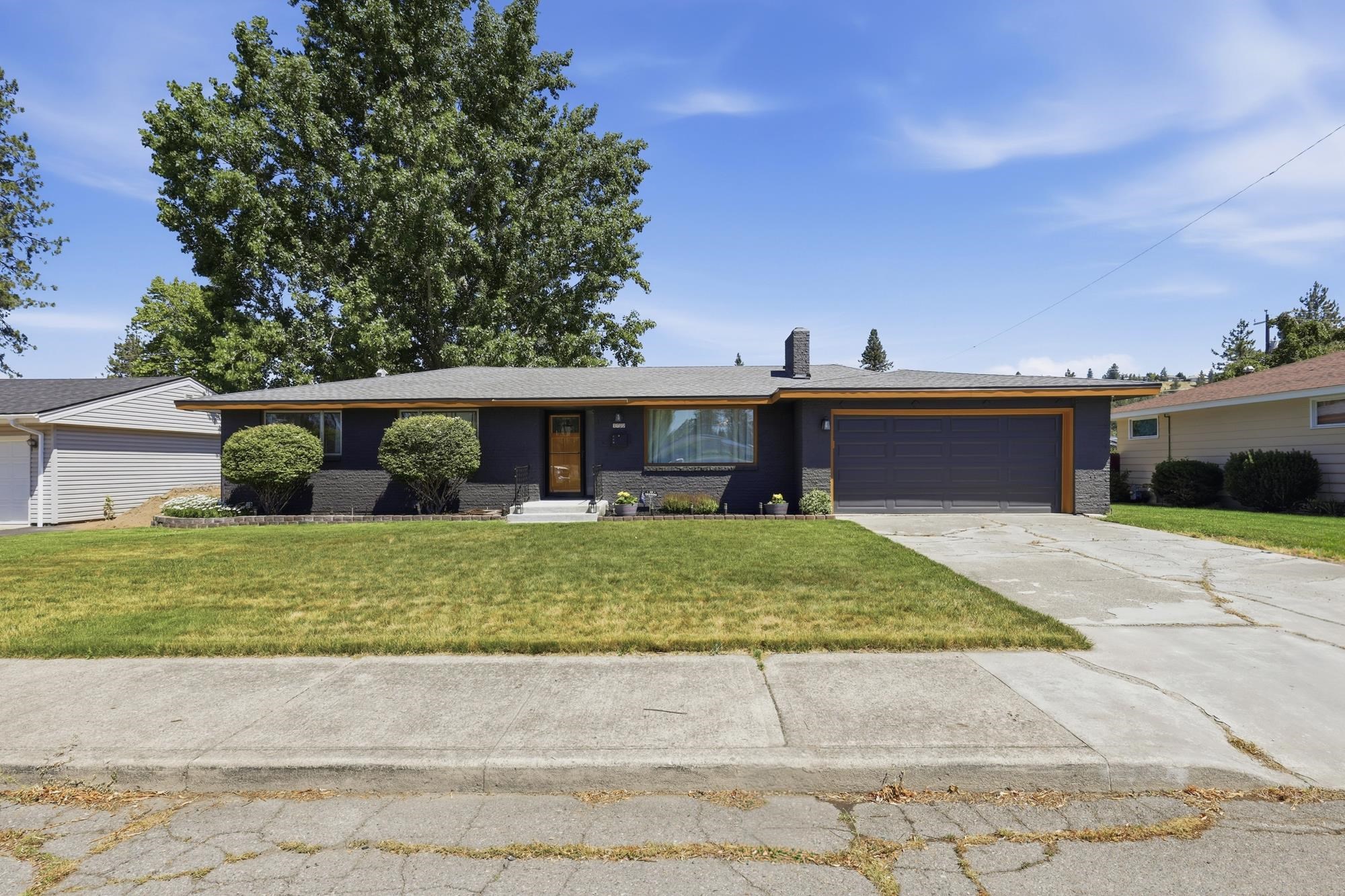 3722 W Lyons Ave - Photo 2