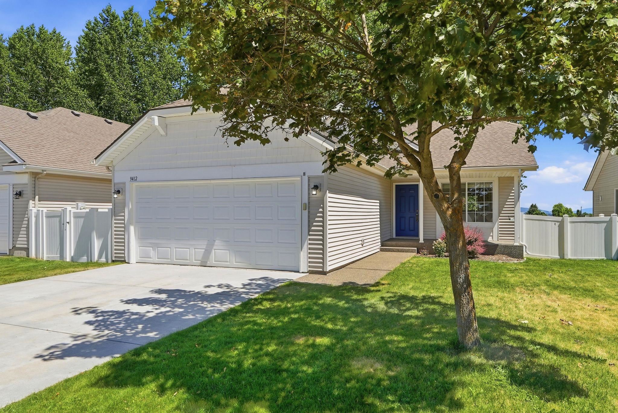 9412 N Oak St - Photo 1