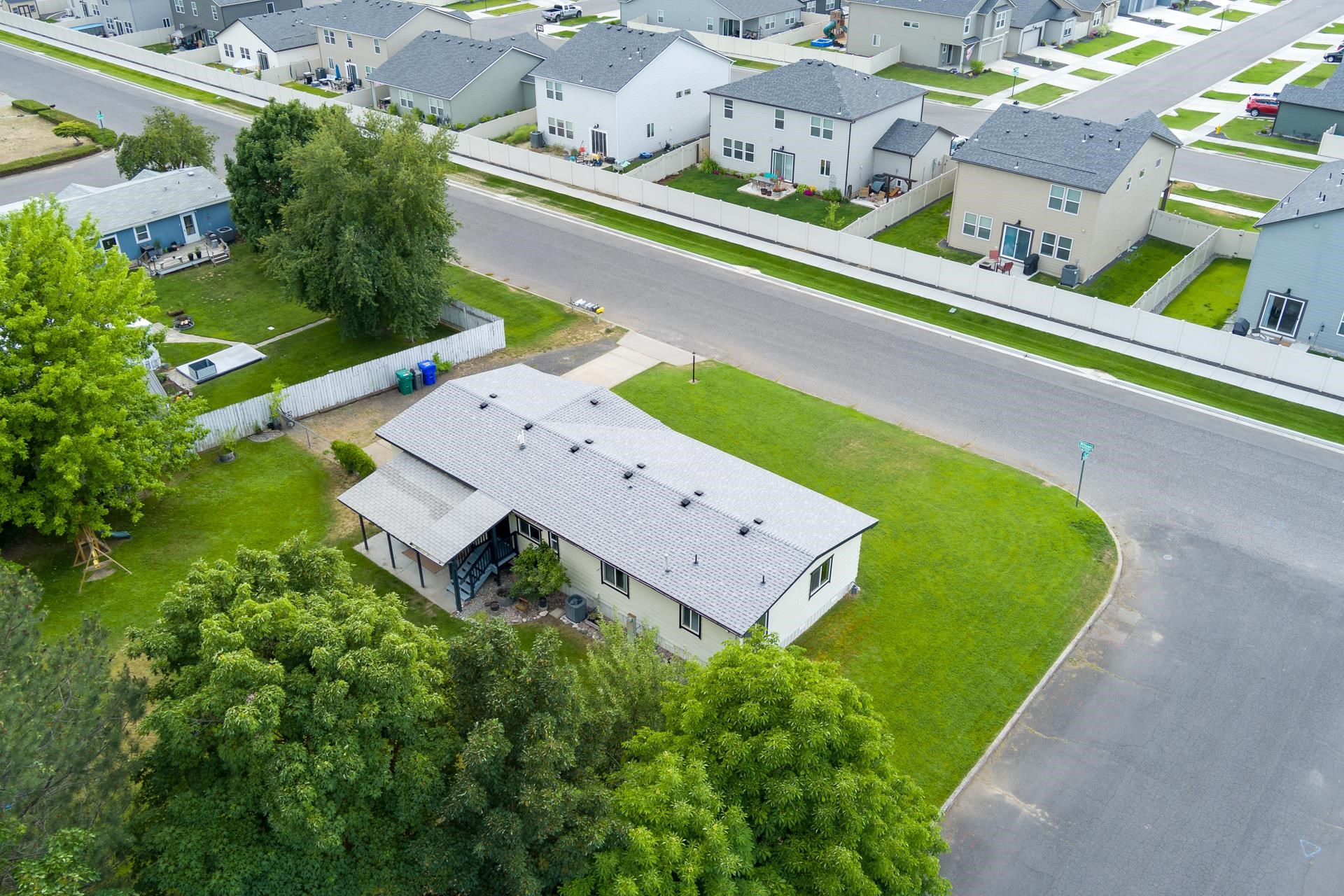 3306 E 4th Ct - Photo 5
