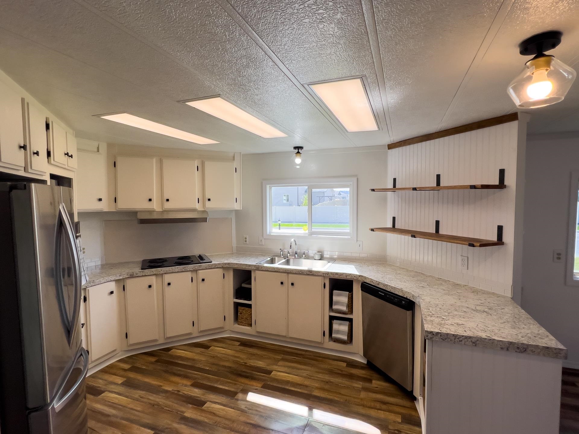 3306 E 4th Ct - Photo 8