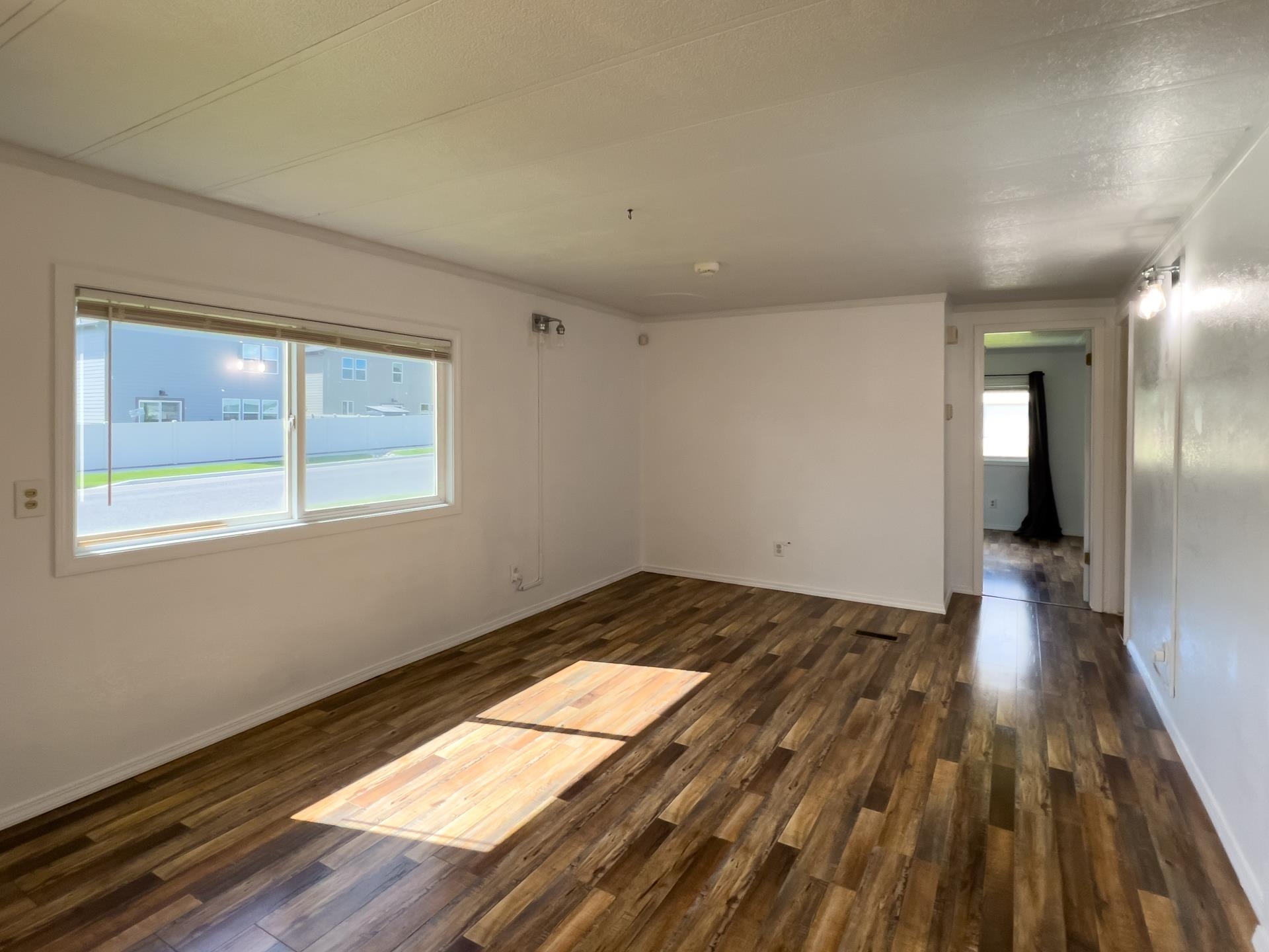 3306 E 4th Ct - Photo 9