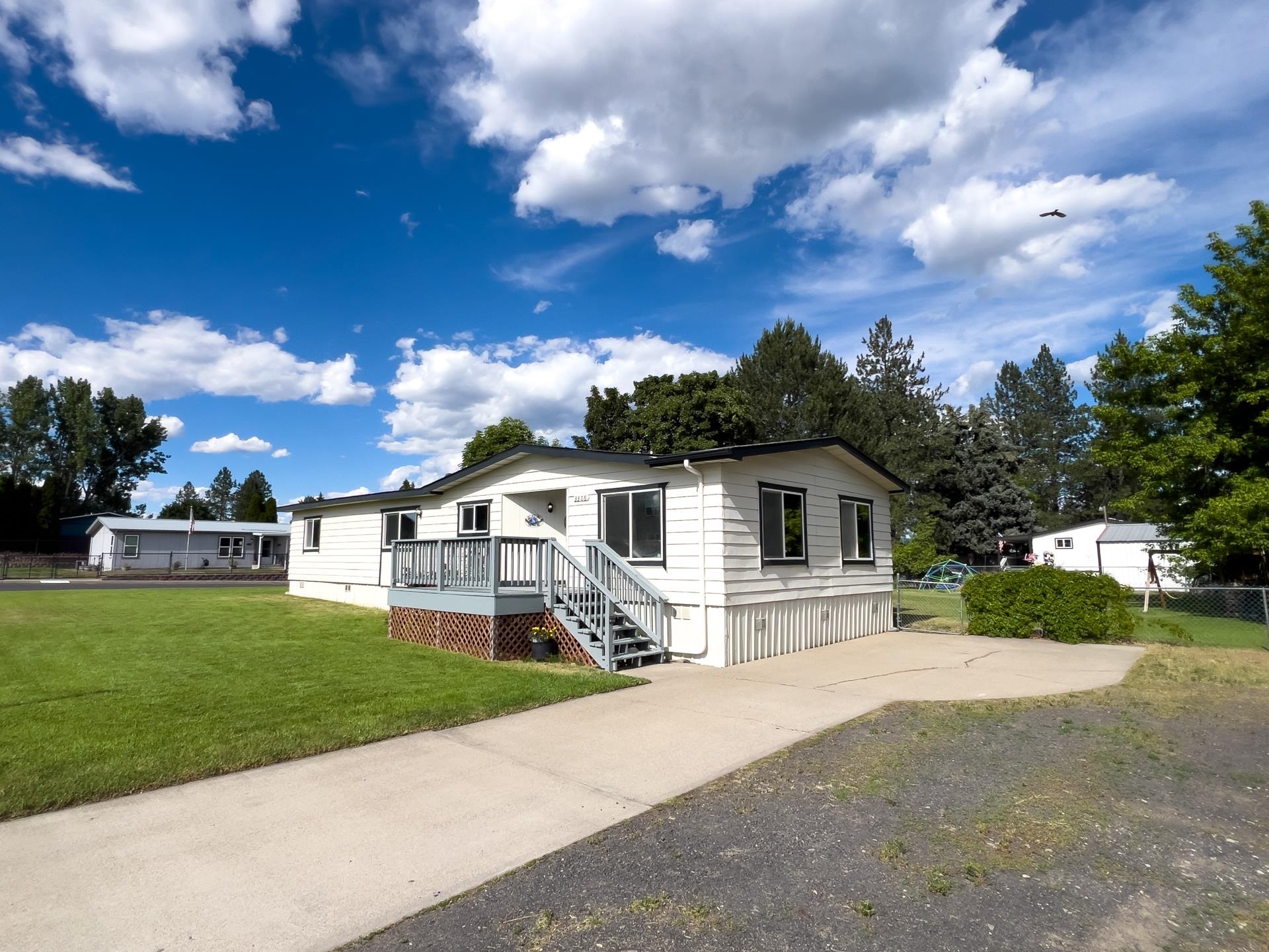 3306 E 4th Ct - Photo 1