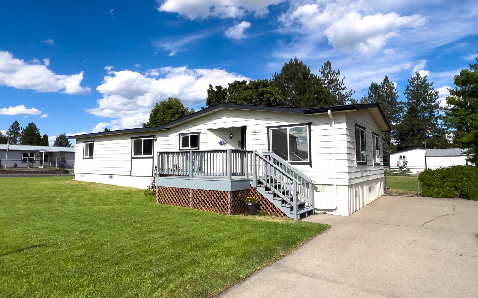 3306 E 4th Ct - Photo 36