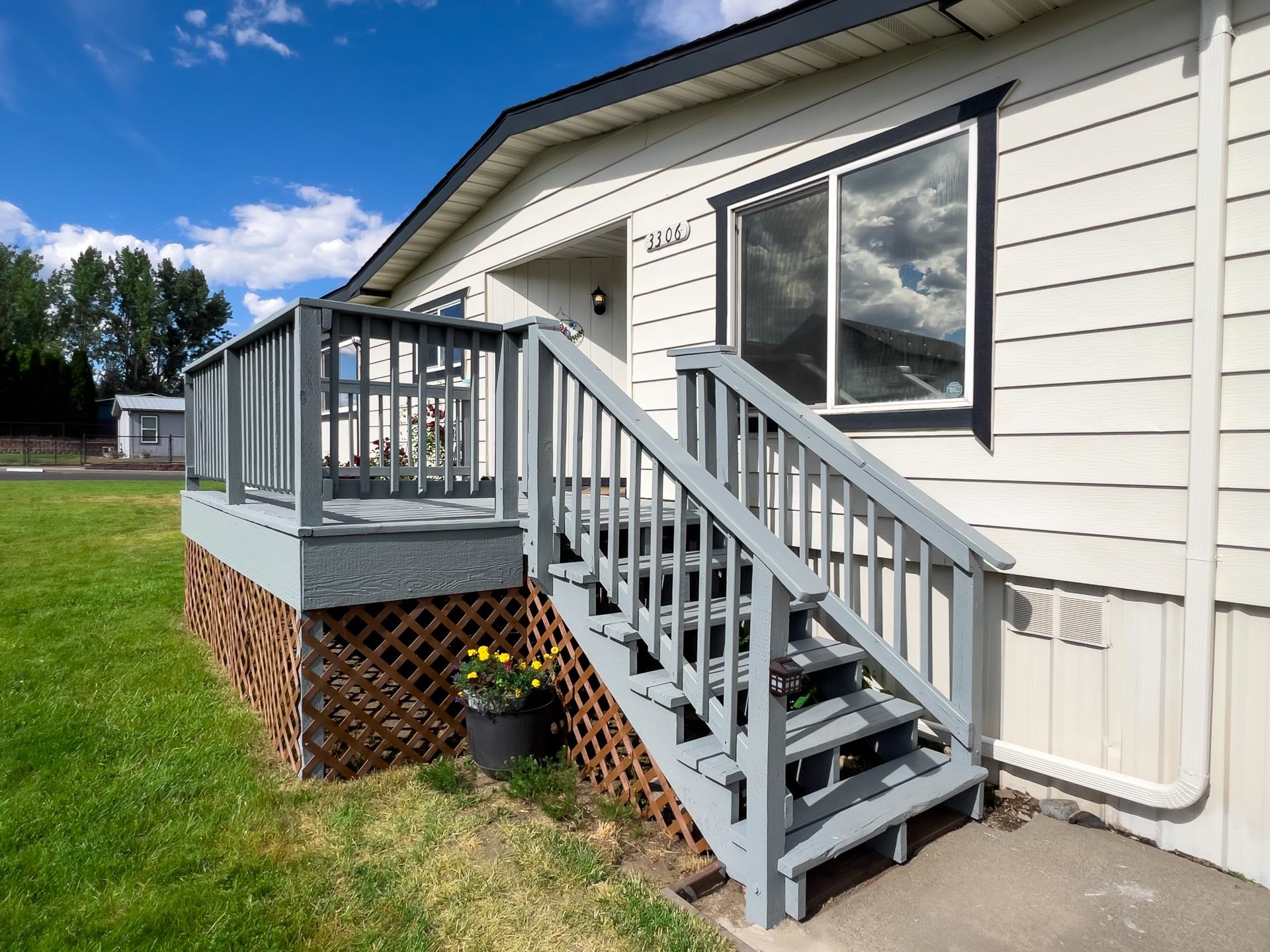 3306 E 4th Ct - Photo 3
