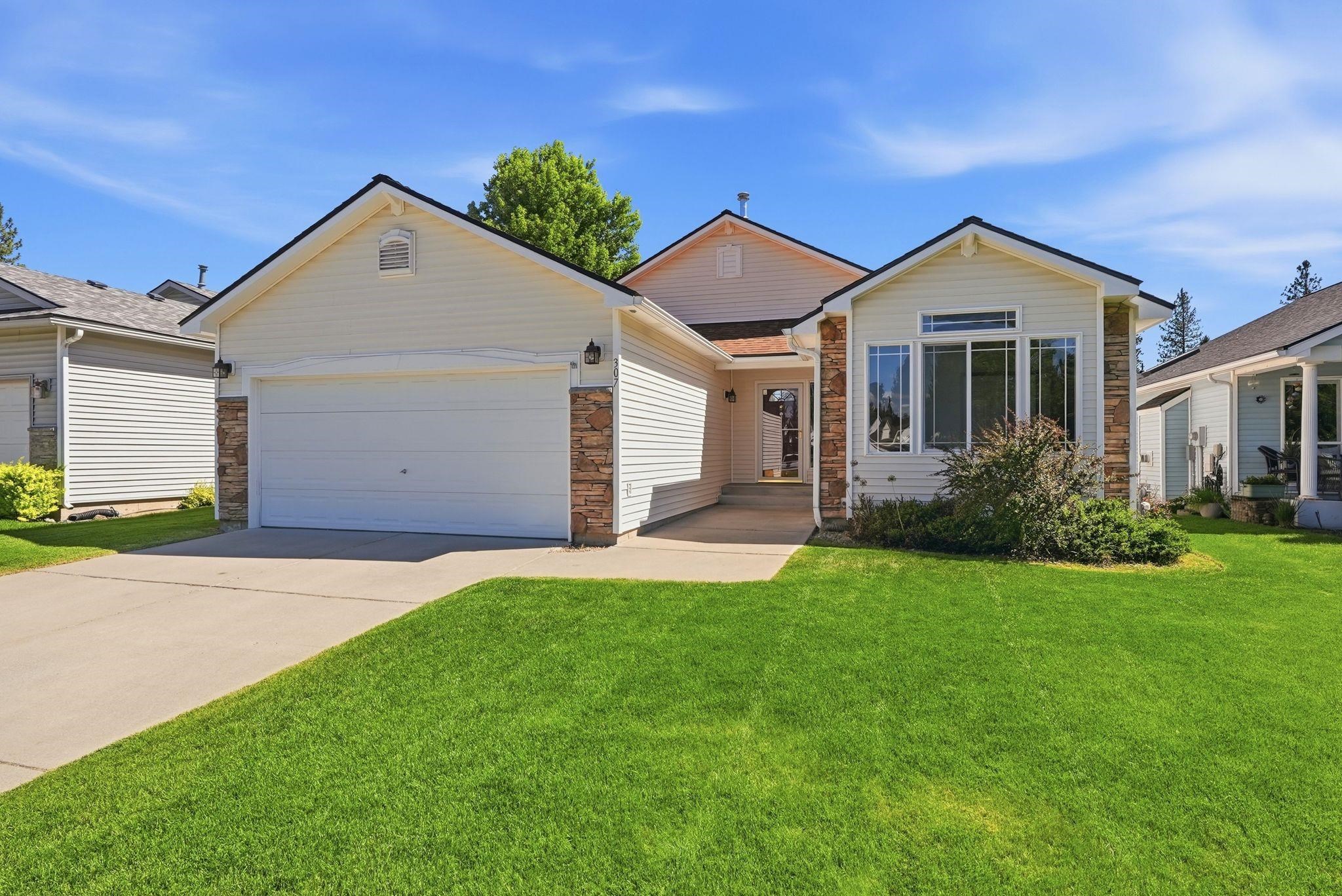 307 W Greta Ln - Photo 1