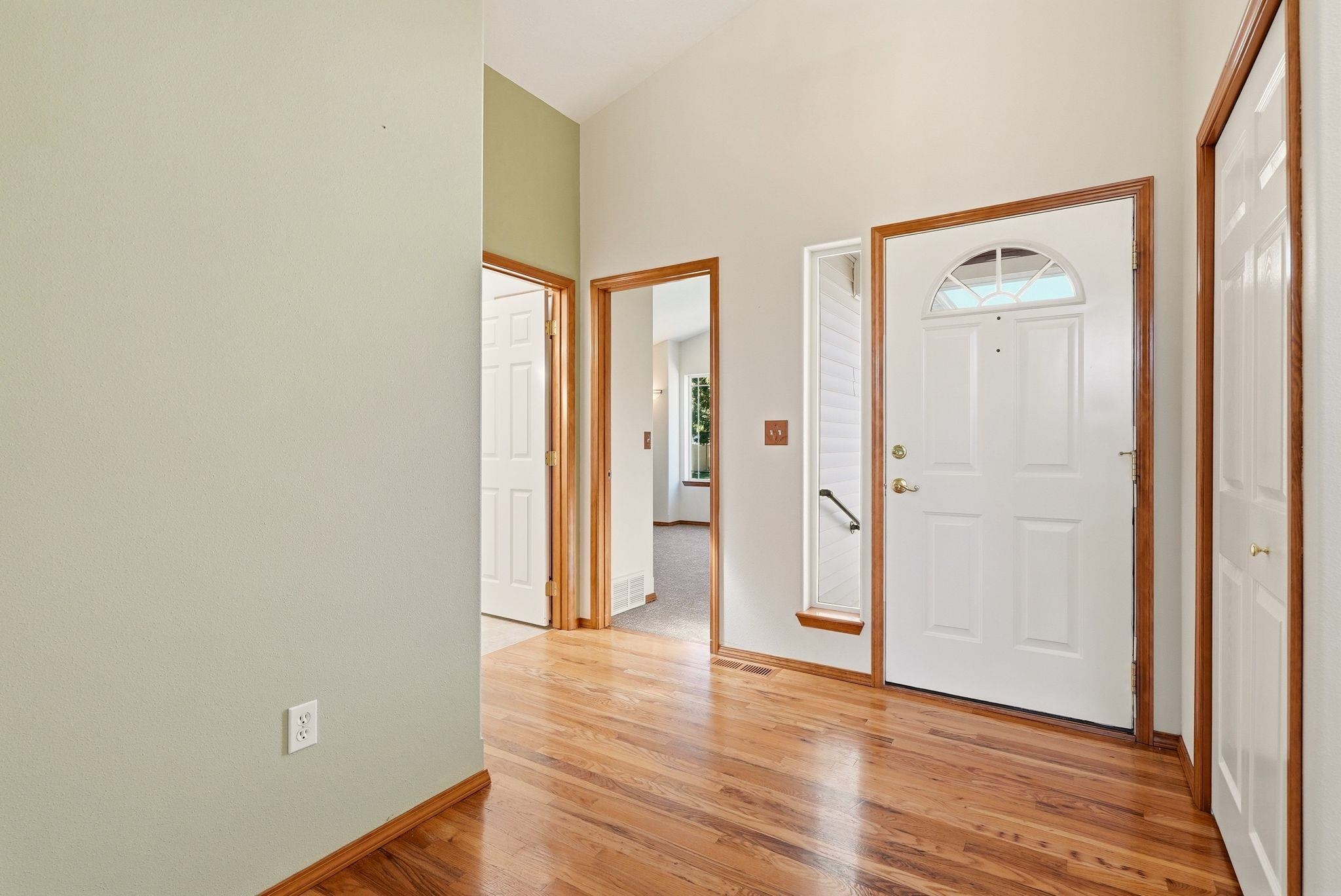 307 W Greta Ln - Photo 2
