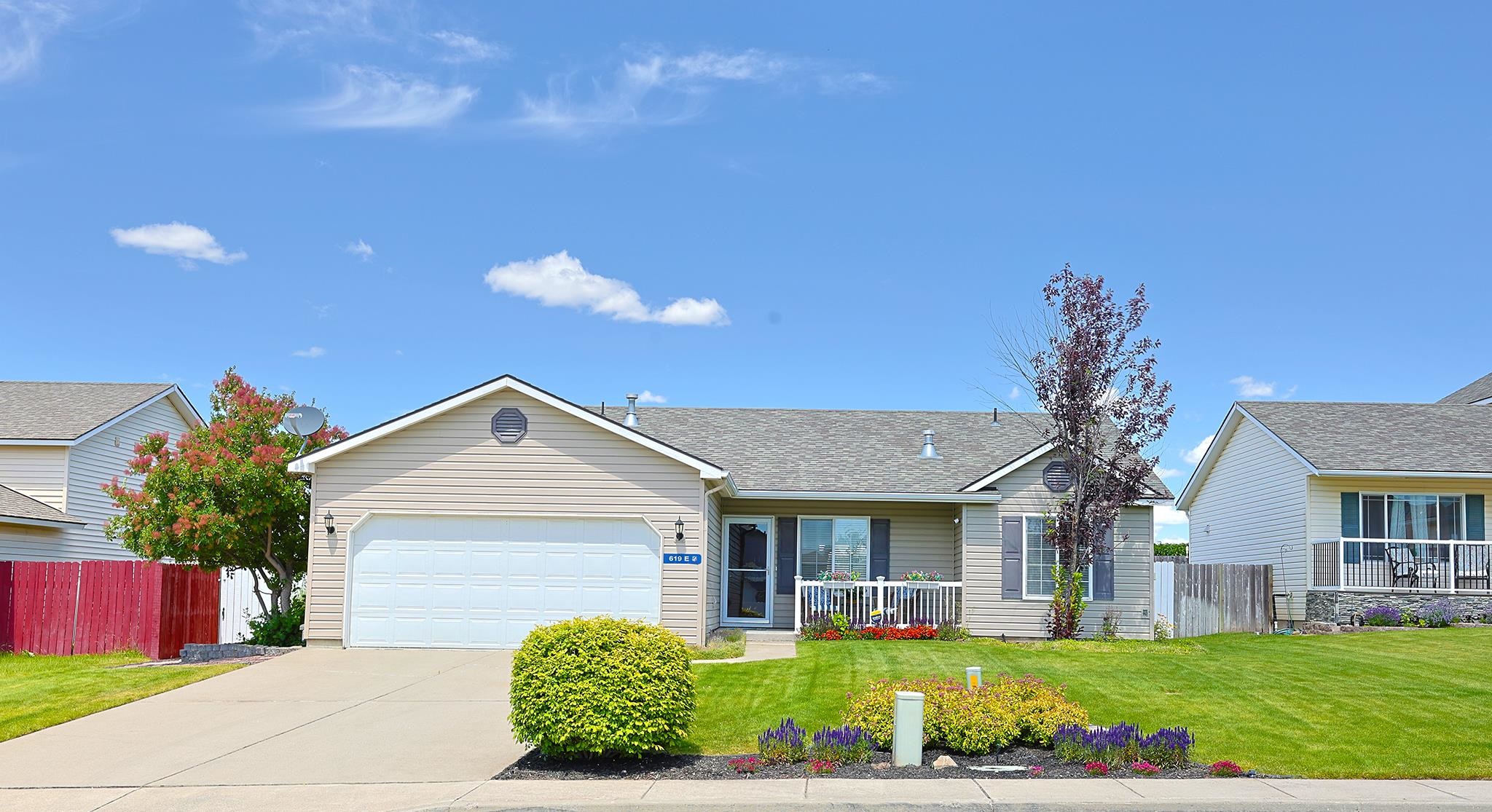 619 E Tara Lee Ave - Photo 1