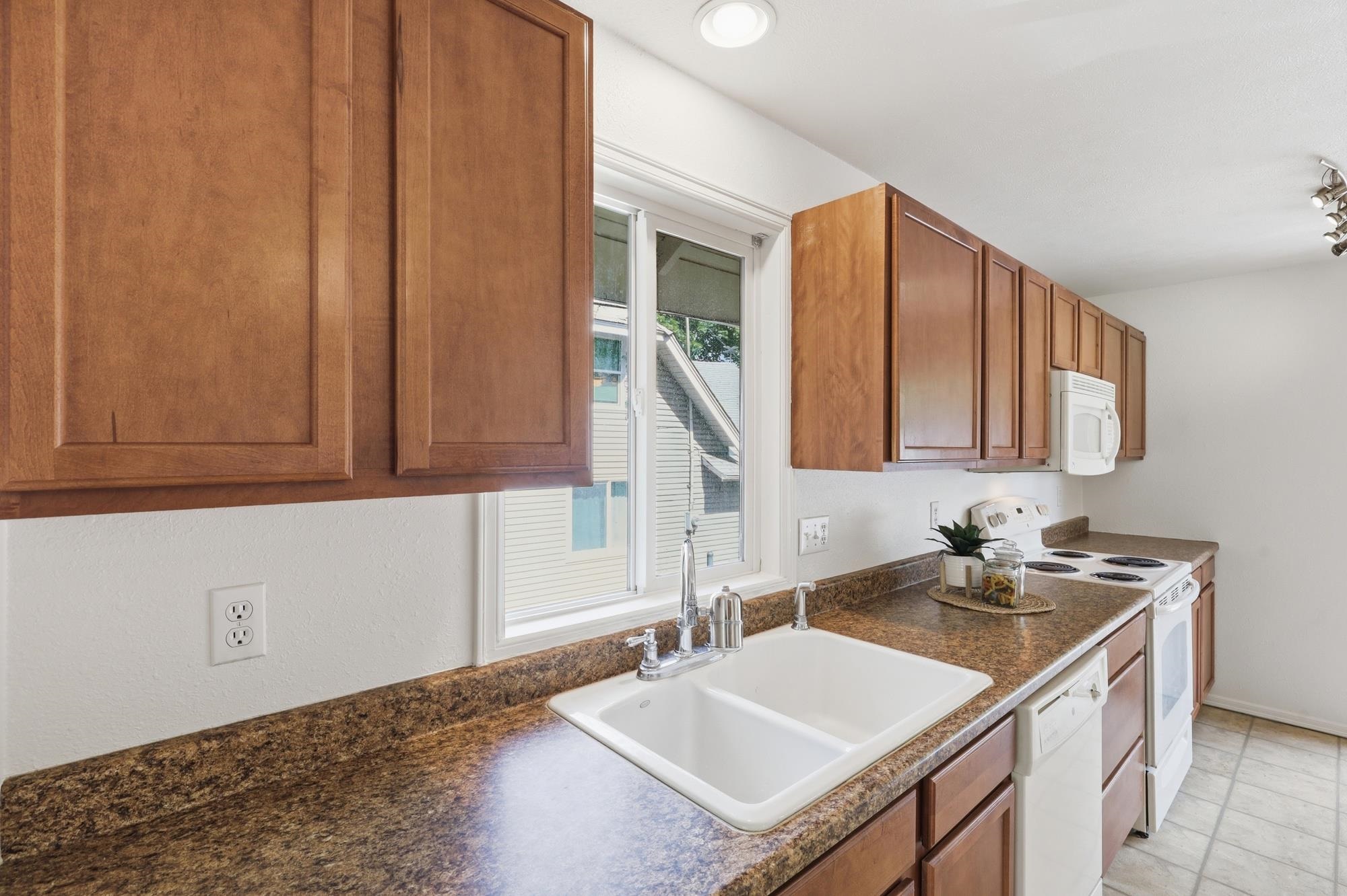 1623 E 15TH Ave - Photo 13