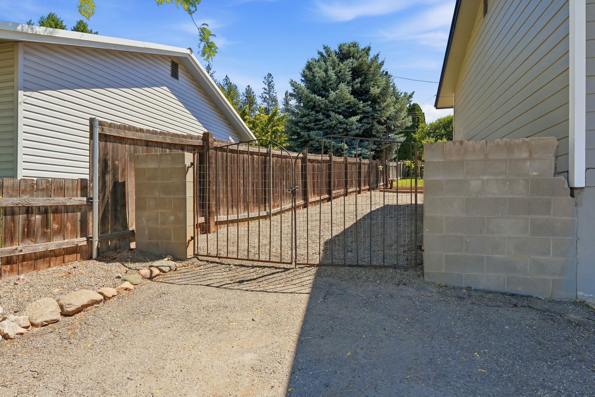 741 S Chester St - Photo 37