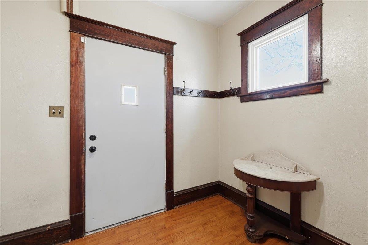 1903 E Glass Ave - Photo 3