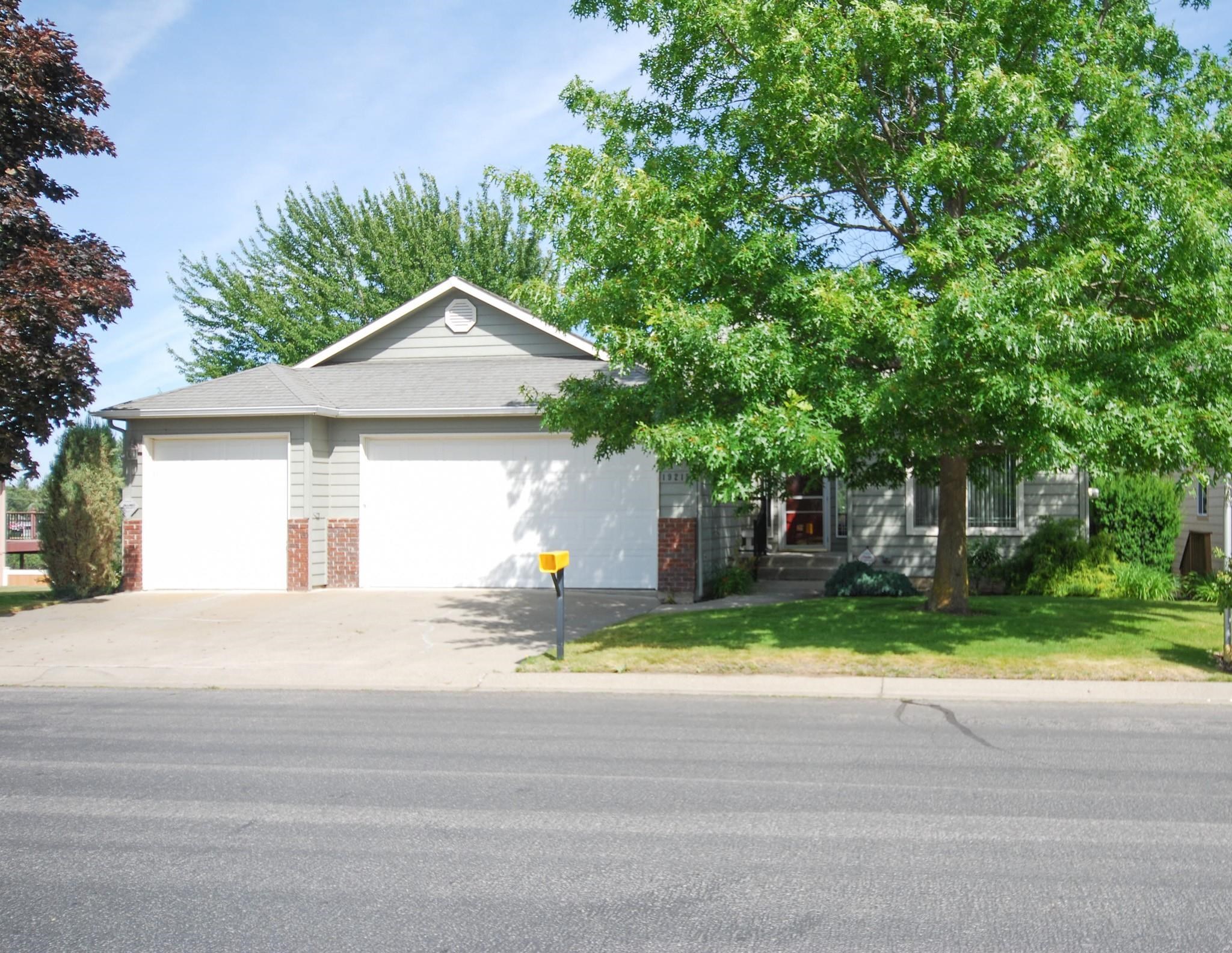 19215 E Riverwalk Ln - Photo 1