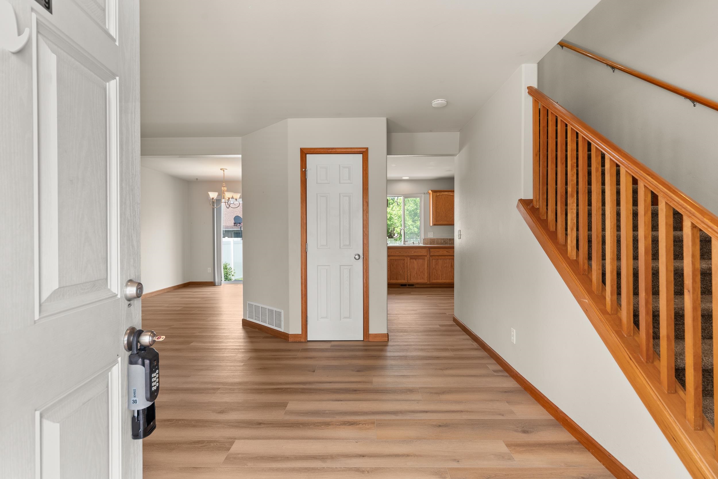 1613 E Beacon Ln - Photo 4