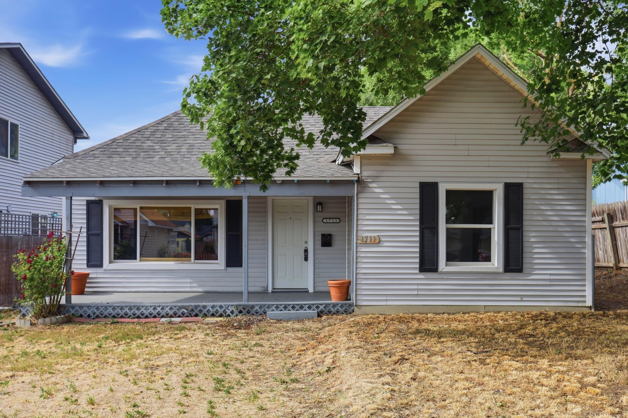 1711 E Desmet Ave - Photo 1