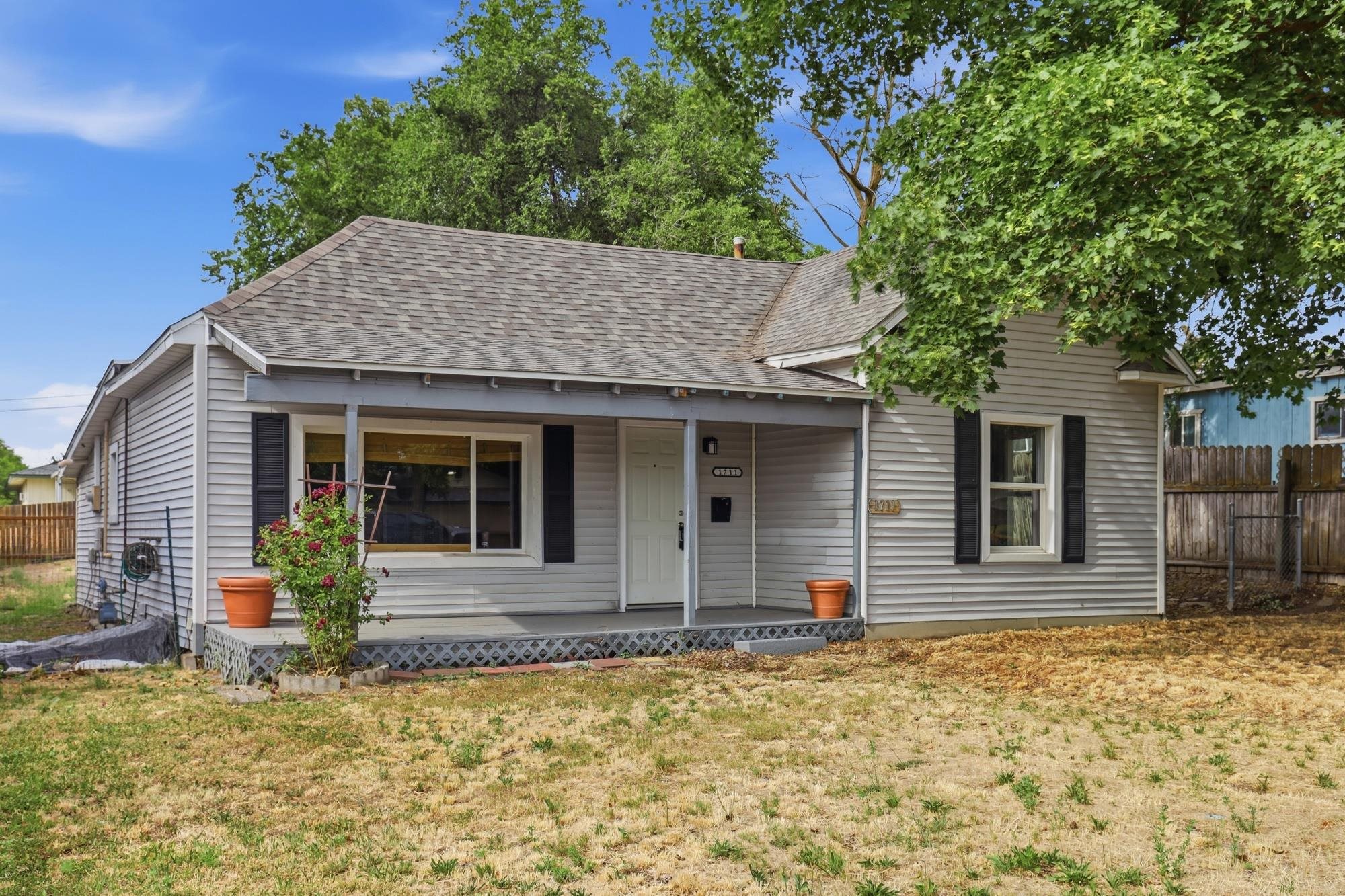1711 E Desmet Ave - Photo 2