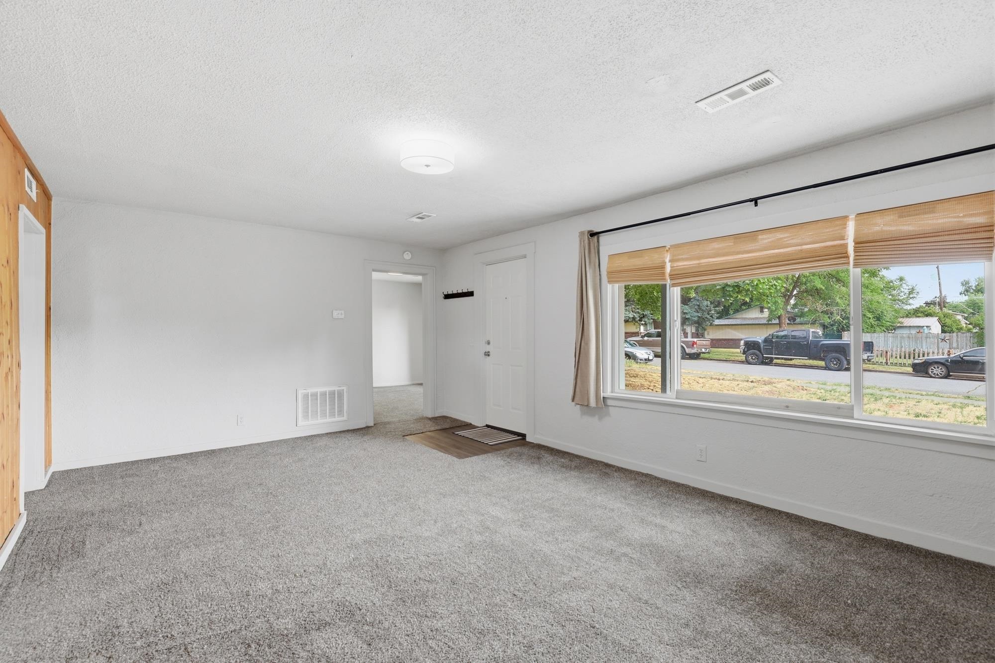 1711 E Desmet Ave - Photo 4