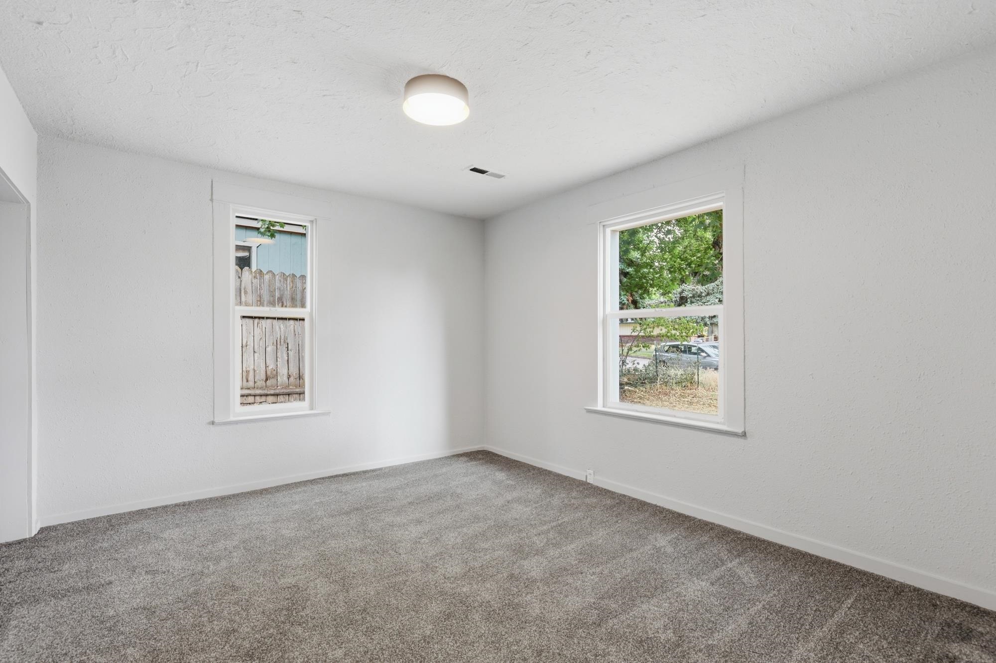 1711 E Desmet Ave - Photo 7