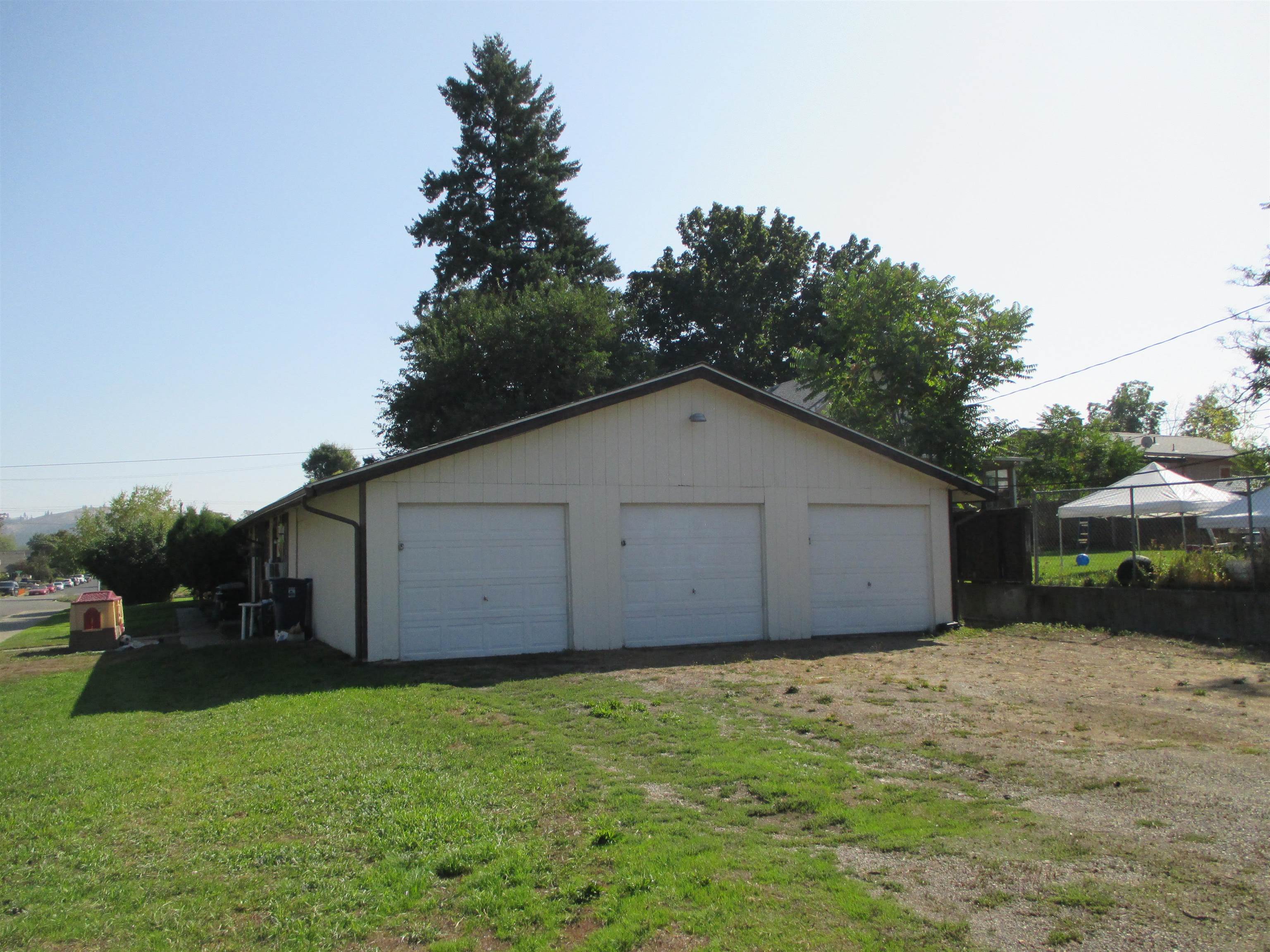1902 E Everett Ave - Photo 3