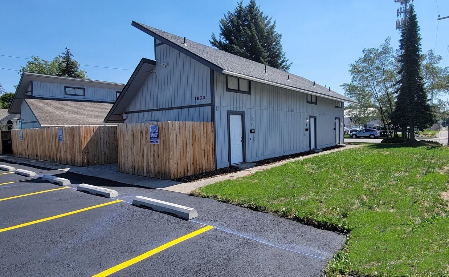 1824 W Maxwell Ave - Photo 2