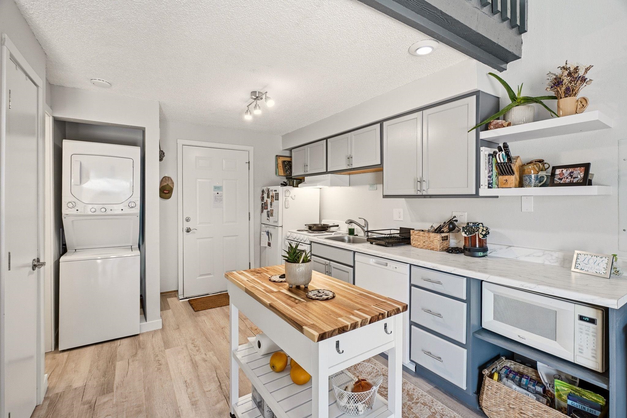 1824 W Maxwell Ave - Photo 4