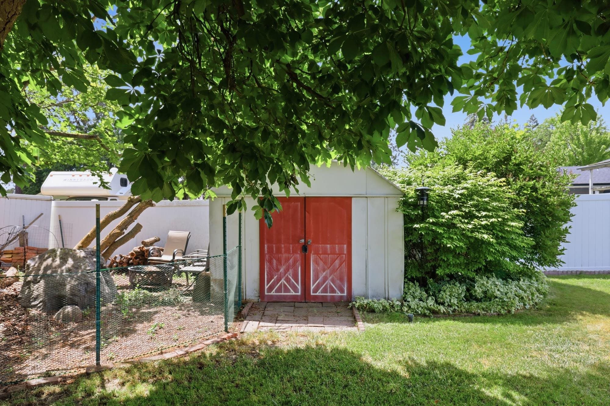 413 N 3rd St - Photo 41