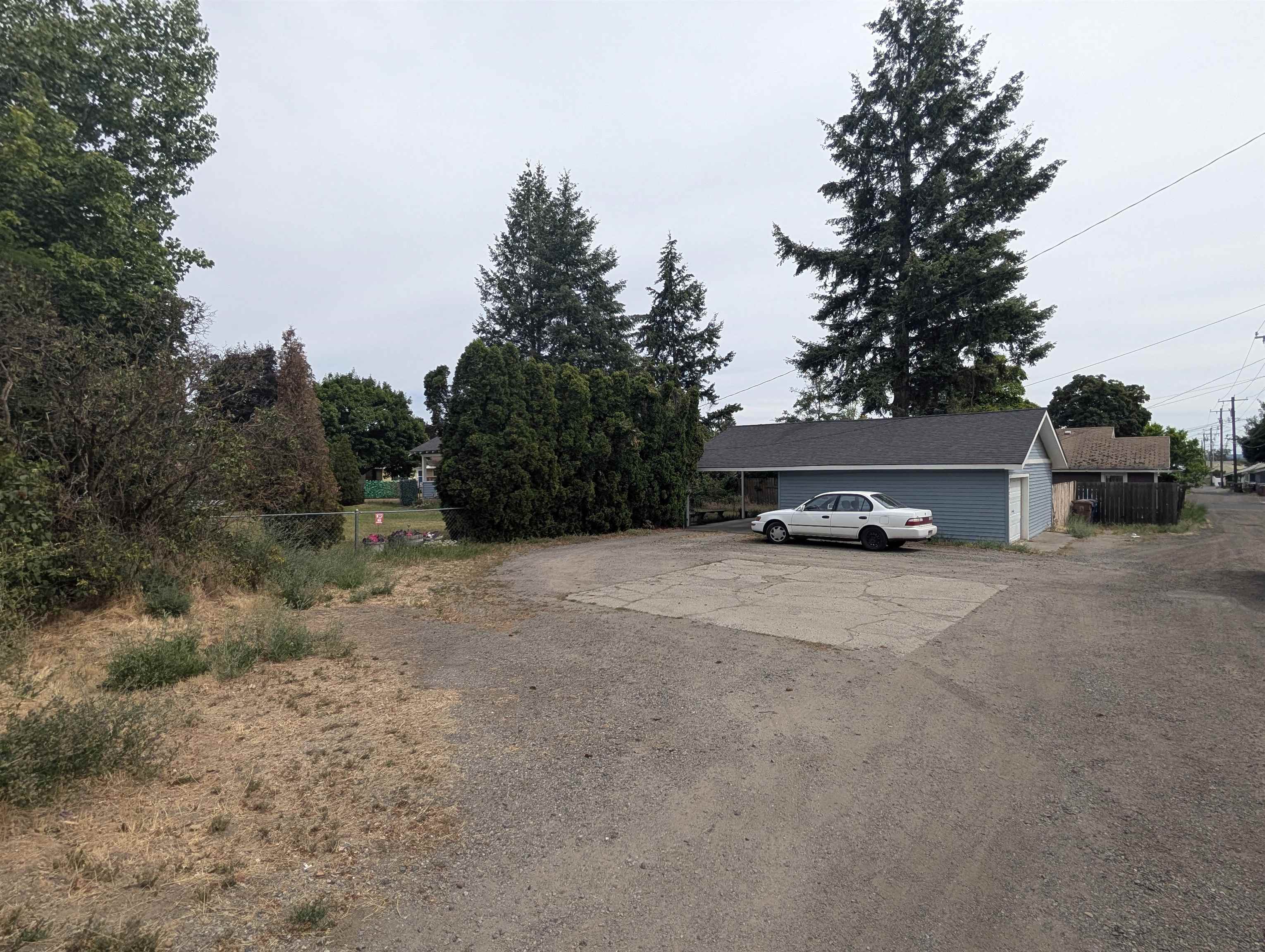 4511 N Maple St - Photo 3