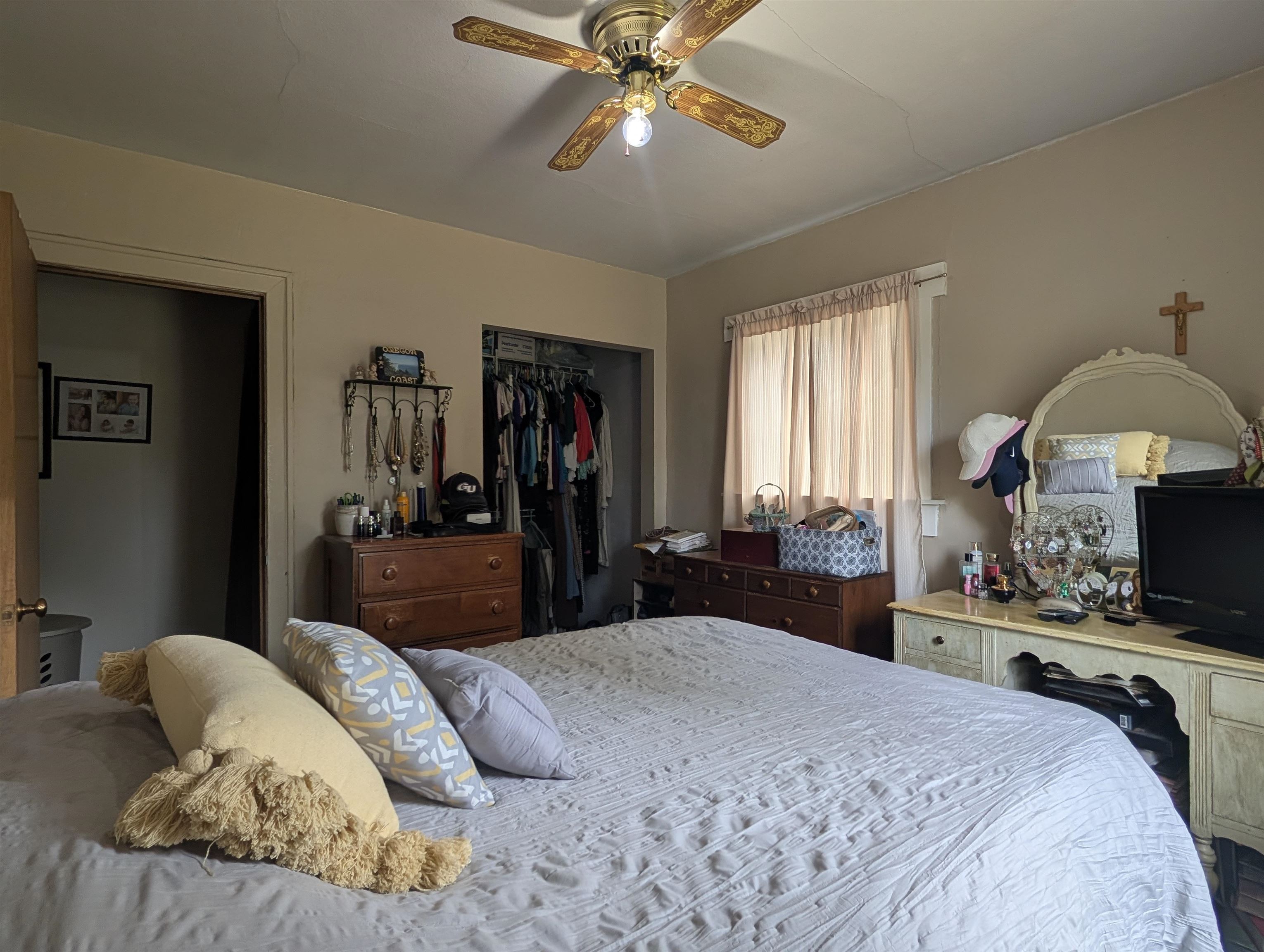4511 N Maple St - Photo 9
