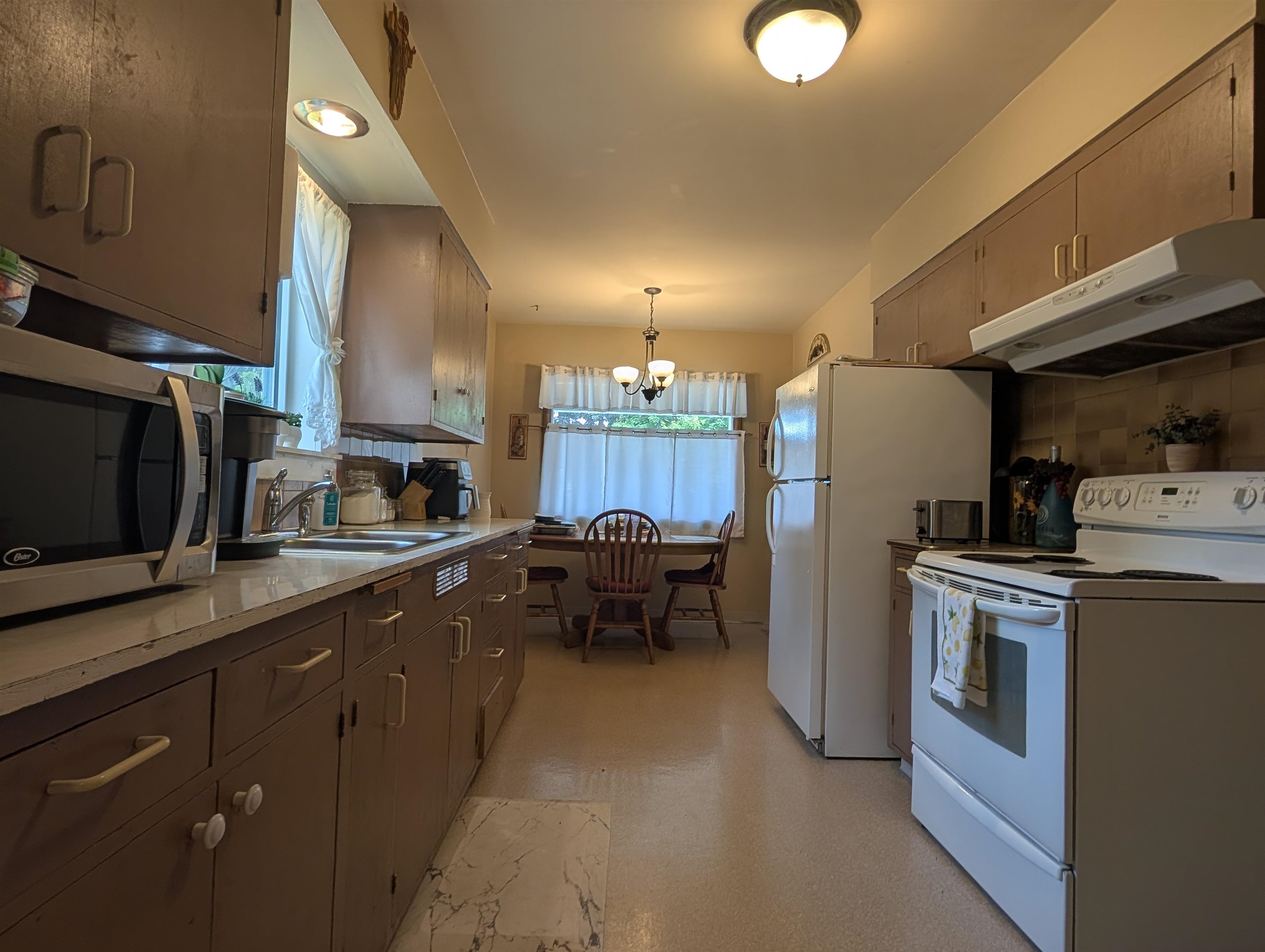 4511 N Maple St - Photo 6