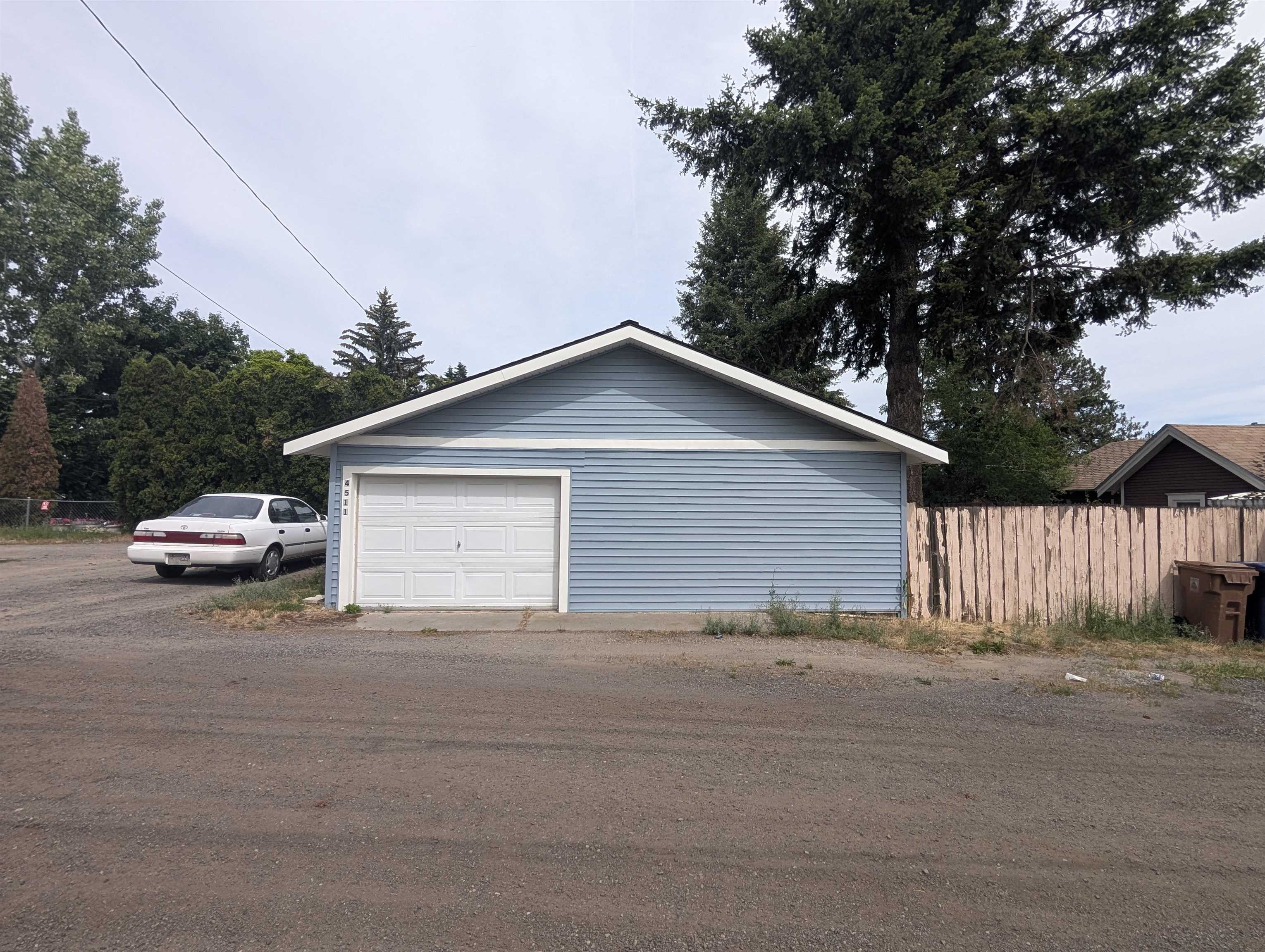 4511 N Maple St - Photo 23