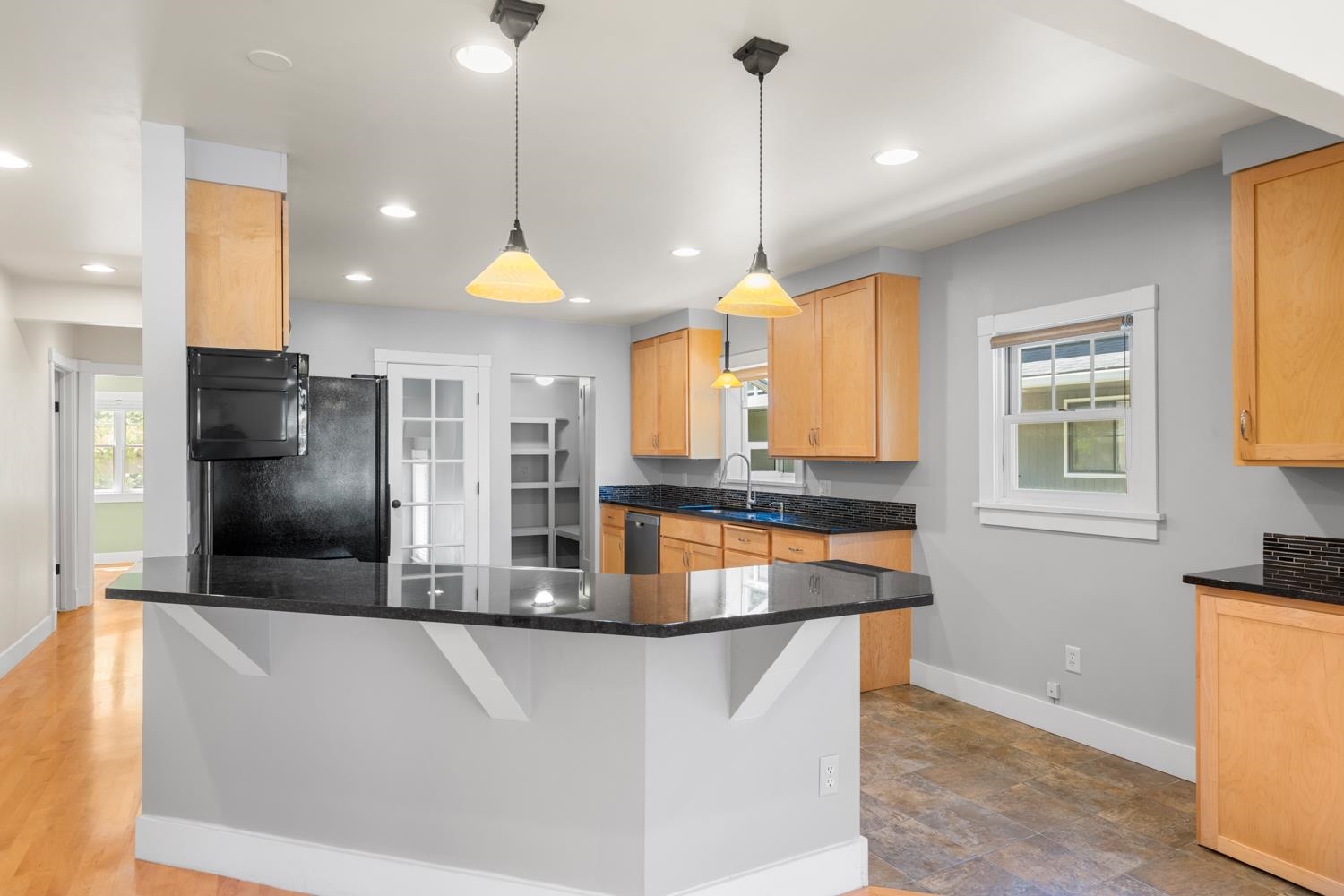 107 W 18TH Ave - Photo 14