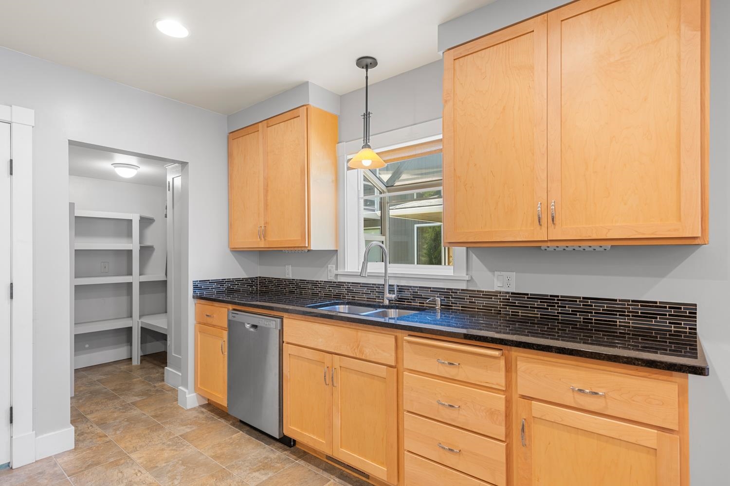 107 W 18TH Ave - Photo 16