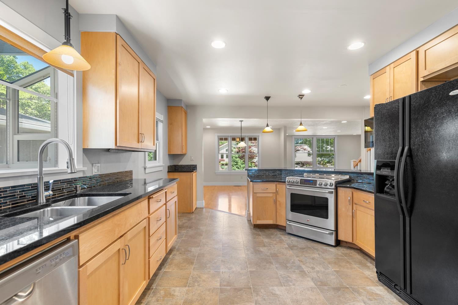 107 W 18TH Ave - Photo 18