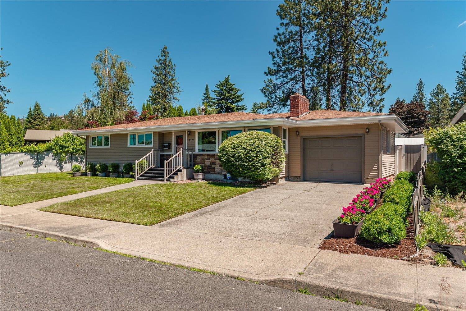 3320 W Rosewood Ave - Photo 1