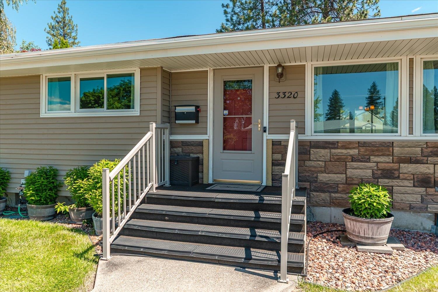 3320 W Rosewood Ave - Photo 2