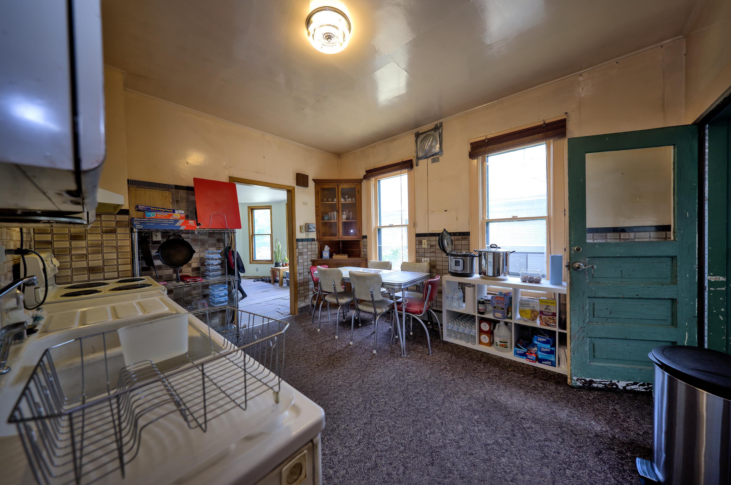 1307 W Spofford Ave - Photo 11
