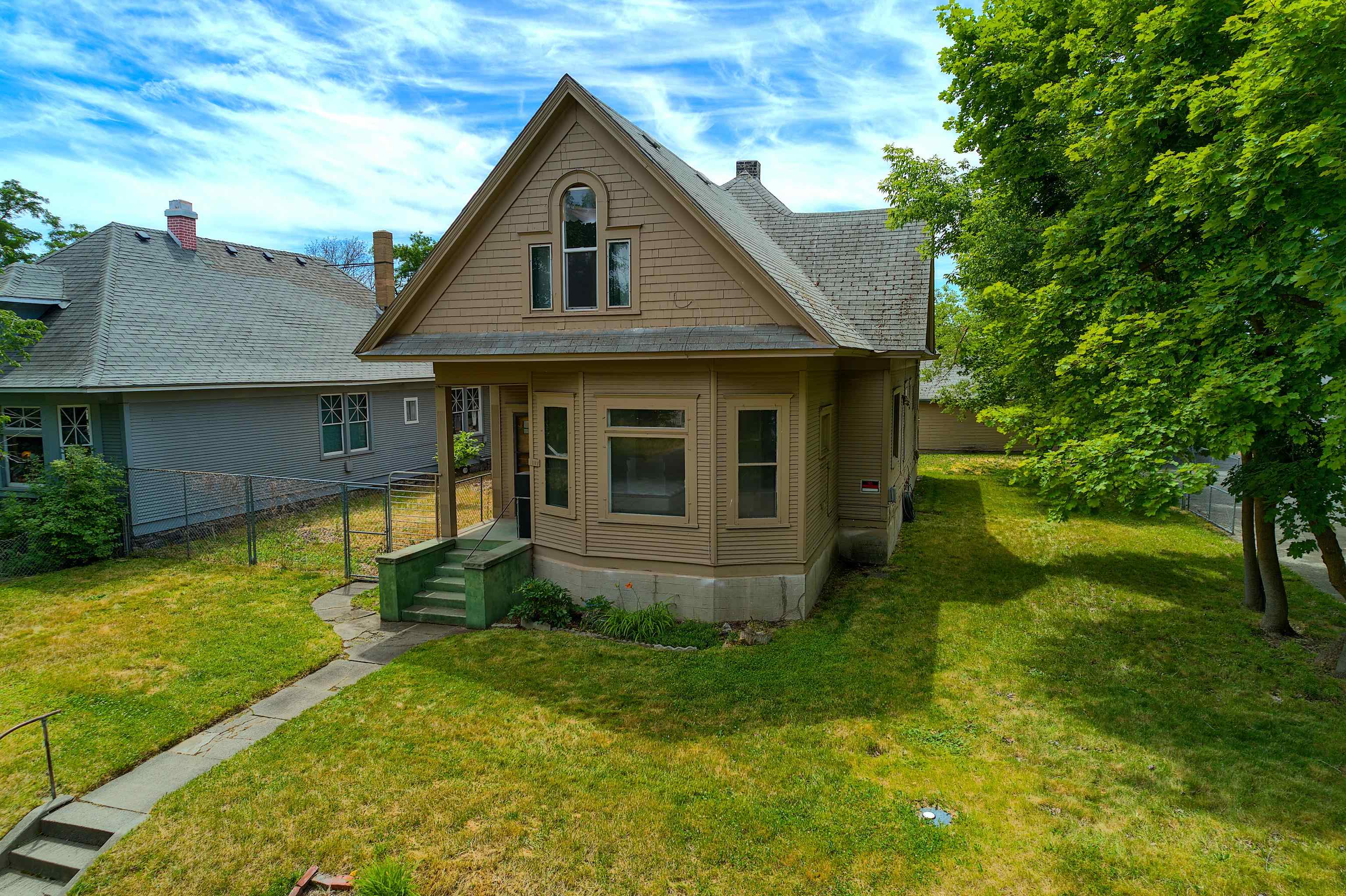 1307 W Spofford Ave - Photo 2