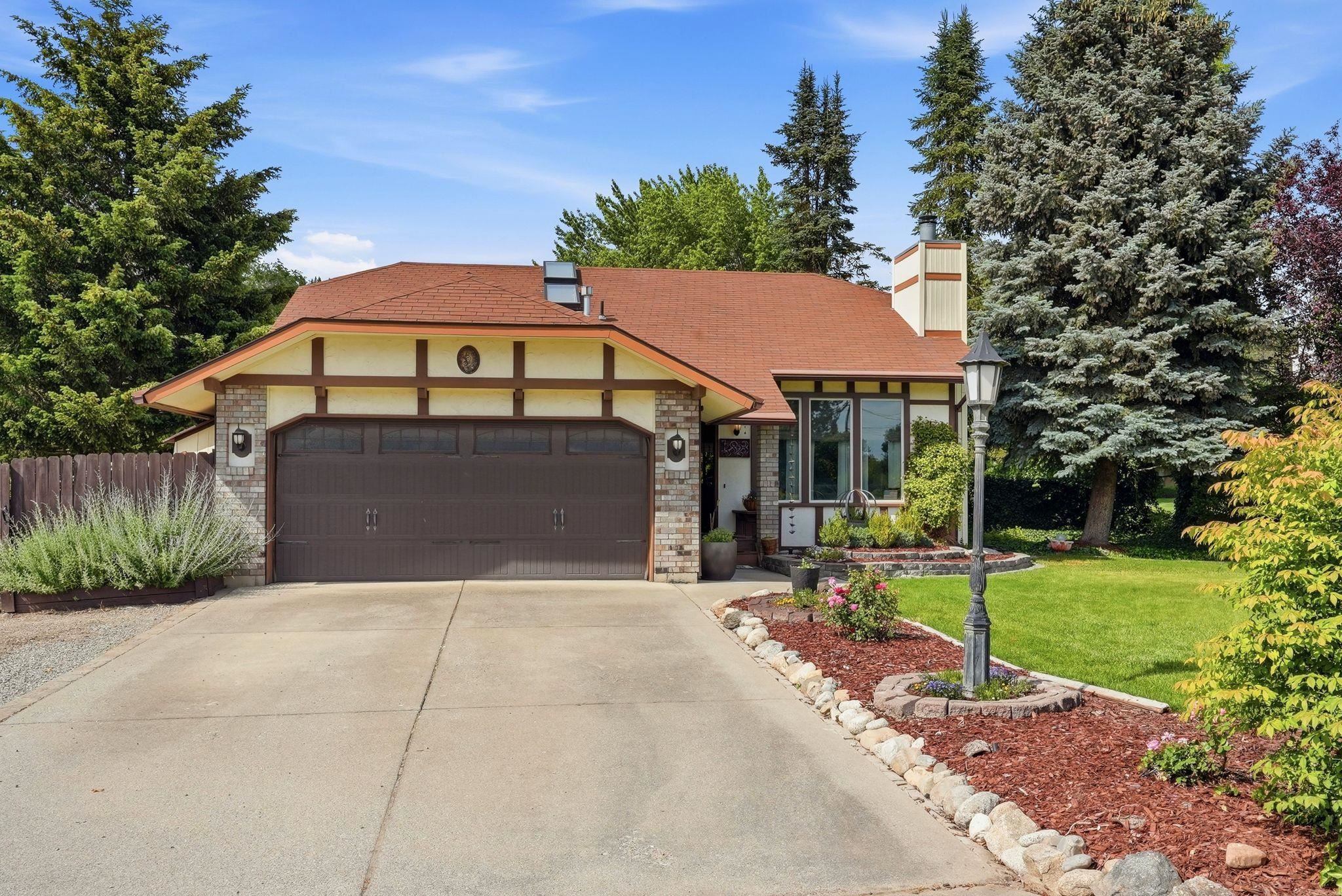 13823 E Crown Ave - Photo 1