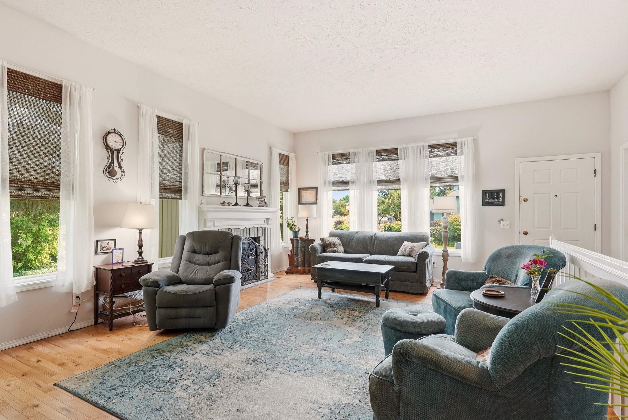 13823 E Crown Ave - Photo 3